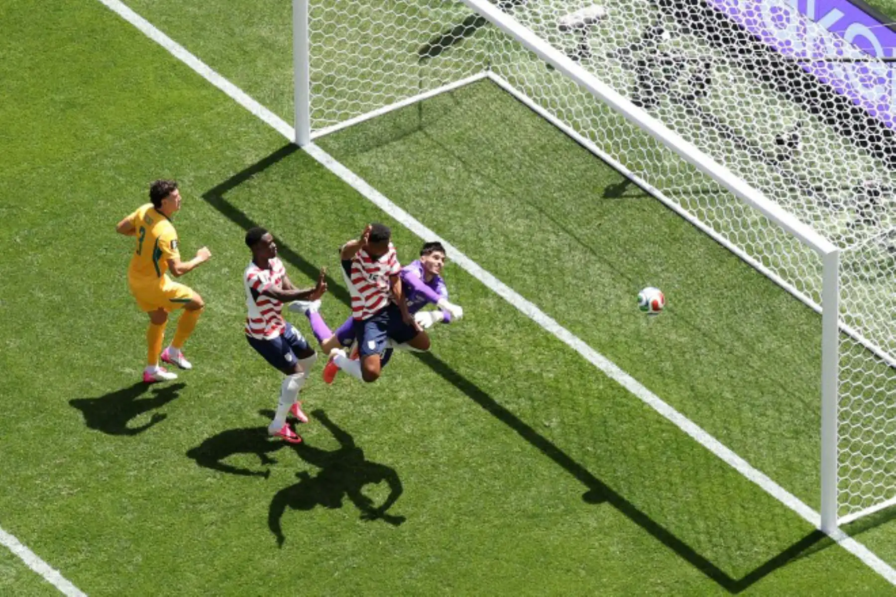 Lex Freeman de Estados Unidos marca el segundo gol de su equipo durante el partido del Grupo D de la Copa Mundial de la FIFA 2026 entre Estados Unidos y Australia en el Estadio de Seattle. Foto: AFP