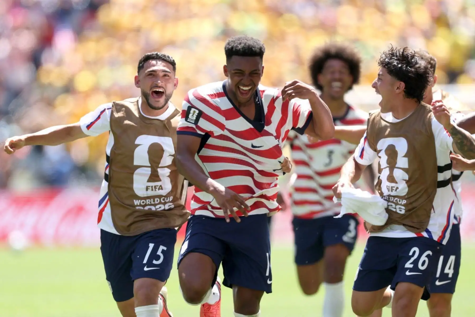 Alex Freeman de Estados Unidos celebra con sus compañeros tras marcar el segundo gol de su equipo durante el partido del Grupo D de la Copa Mundial de la FIFA 2026 entre Estados Unidos y Australia en el Estadio de Seattle. Foto: AFP