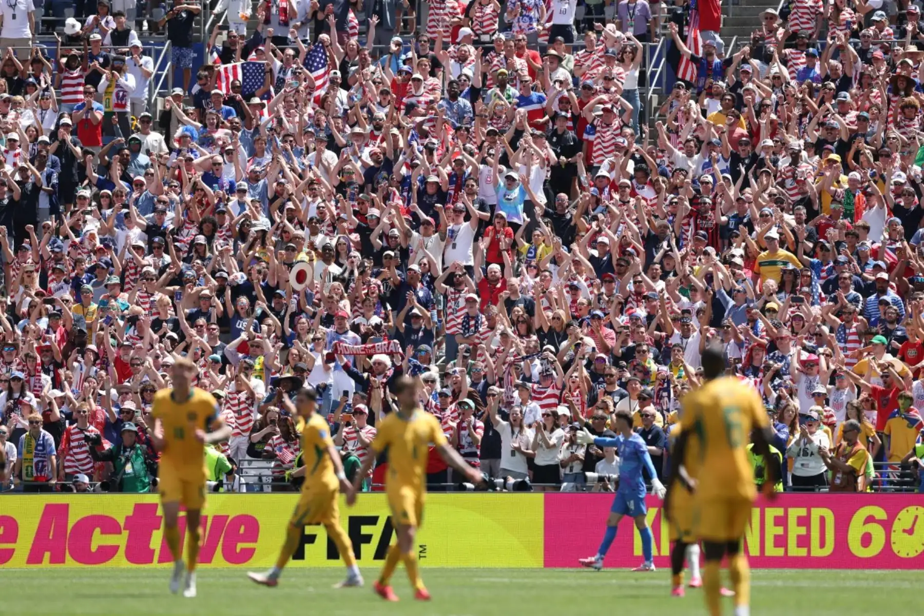 Los aficionados de Estados Unidos muestran su apoyo durante el partido del Grupo D de la Copa Mundial de la FIFA 2026 entre Estados Unidos y Australia en el Estadio de Seattle el 19 de junio de 2026 en Seattle, Washington. Foto: AFP