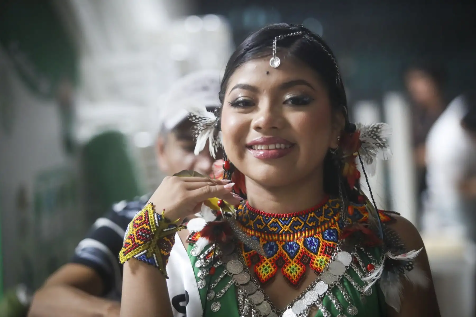 Con gran entusiasmo se realizó la elección de Miss Soi Noma 2026, certamen que reunió a familias y visitantes en una noche dedicada a destacar la cultura y la identidad de la región. Siete candidatas de comunidades indígenas participaron en el concurso, demostrando orgullo por sus raíces. La jornada incluyó sorteos y premios para los asistentes. Tras la decisión del jurado, se coronó a la nueva soberana, quien tendrá la misión de promover la cultura amazónica y representar las costumbres y valores de su pueblo. Foto: ANDINA/Ricardo Cuba