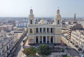 La Diócesis de Chiclayo acelera los preparativos para la celebración de la misa multitudinaria que encabezará el papa León XIV en Pimentel. ANDINA/Difusión