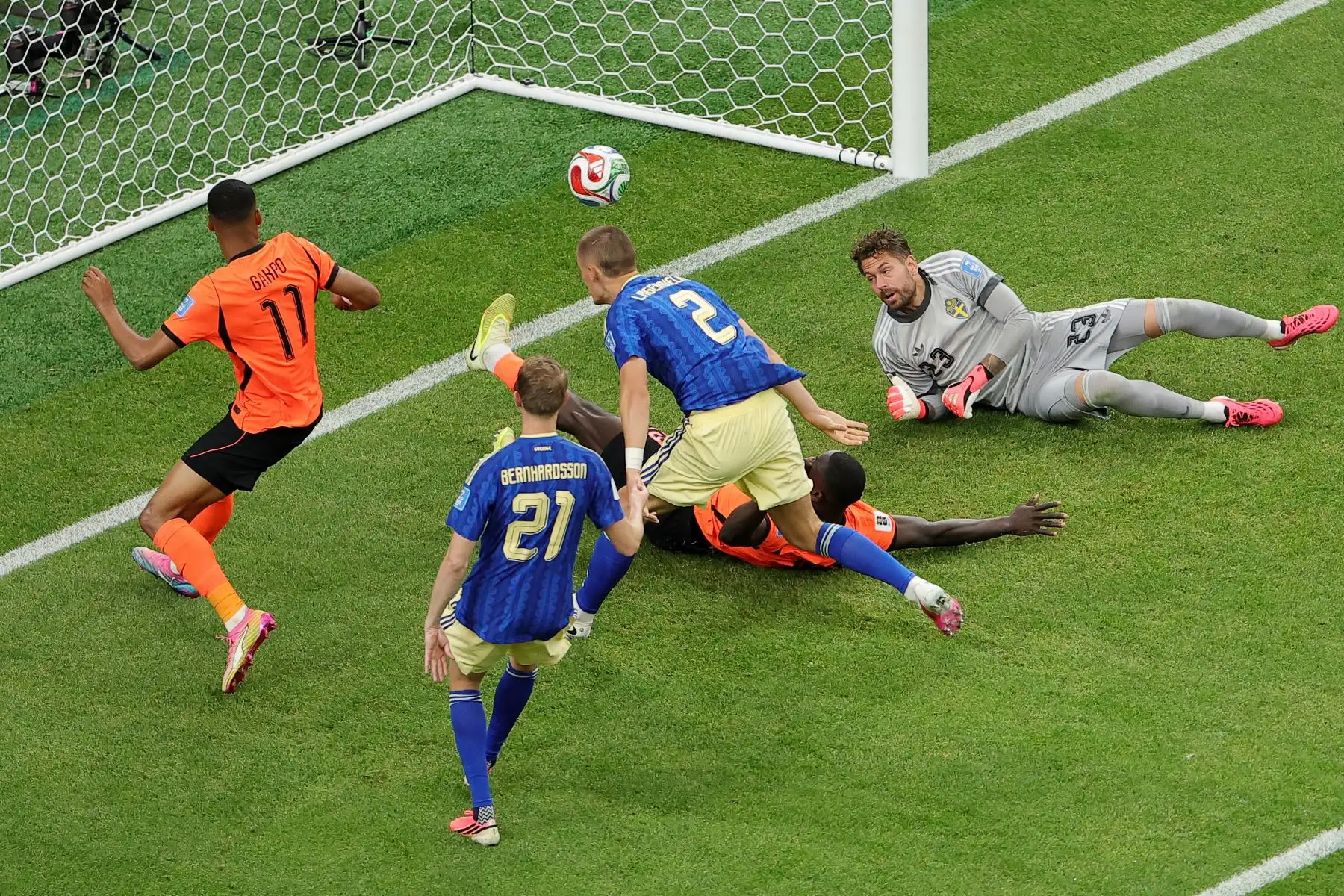 Cody Gakpo de los Países Bajos anota el tercer gol de su equipo durante el partido del Grupo F de la Copa Mundial de la FIFA 2026 entre Países Bajos y Suecia en el Estadio de Houston el 20 de junio de 2026 en Houston, Texas. Foto: Getty Images / AFP