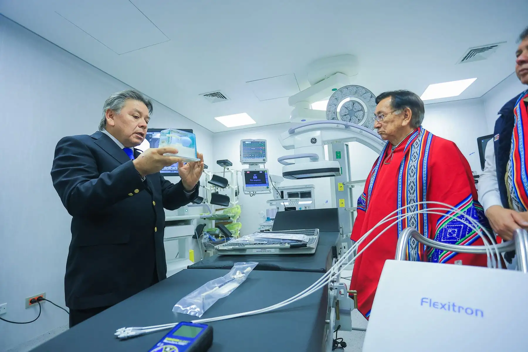 Durante su visita oficial a la región Cusco, el presidente de la República, José María Balcázar, inspecciona las modernas instalaciones del Hospital Antonio Lorena el sábado 20 de junio de 2026, acompañado de autoridades cuzqueñas. Foto: ANDINA/Presidencia