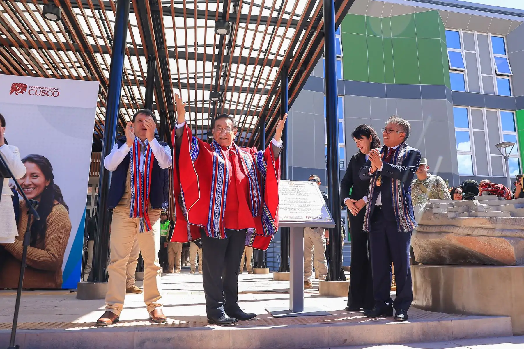 Durante su visita oficial a la región Cusco, el presidente de la República, José María Balcázar, inspecciona las modernas instalaciones del Hospital Antonio Lorena el sábado 20 de junio de 2026, acompañado de autoridades cuzqueñas. Foto: ANDINA/Presidencia