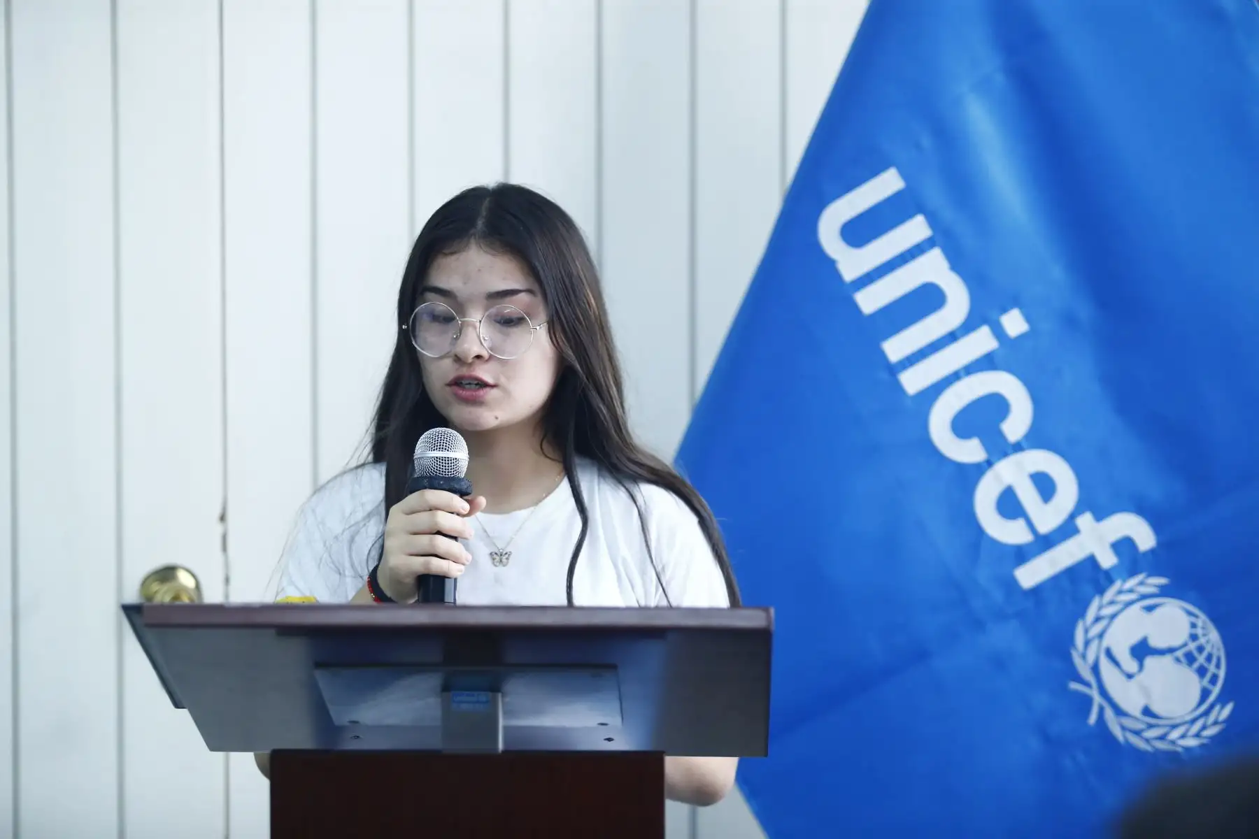 Los senadores más votados de seis agrupaciones políticas en las Elecciones Generales 2026 firmaron el Compromiso por la Infancia con UNICEF el sábado 20 de junio, junto con un grupo de adolescentes. El representante de UNICEF en el Perú será el garante para su cumplimiento. Foto: ANDINA/Daniel Bracamonte