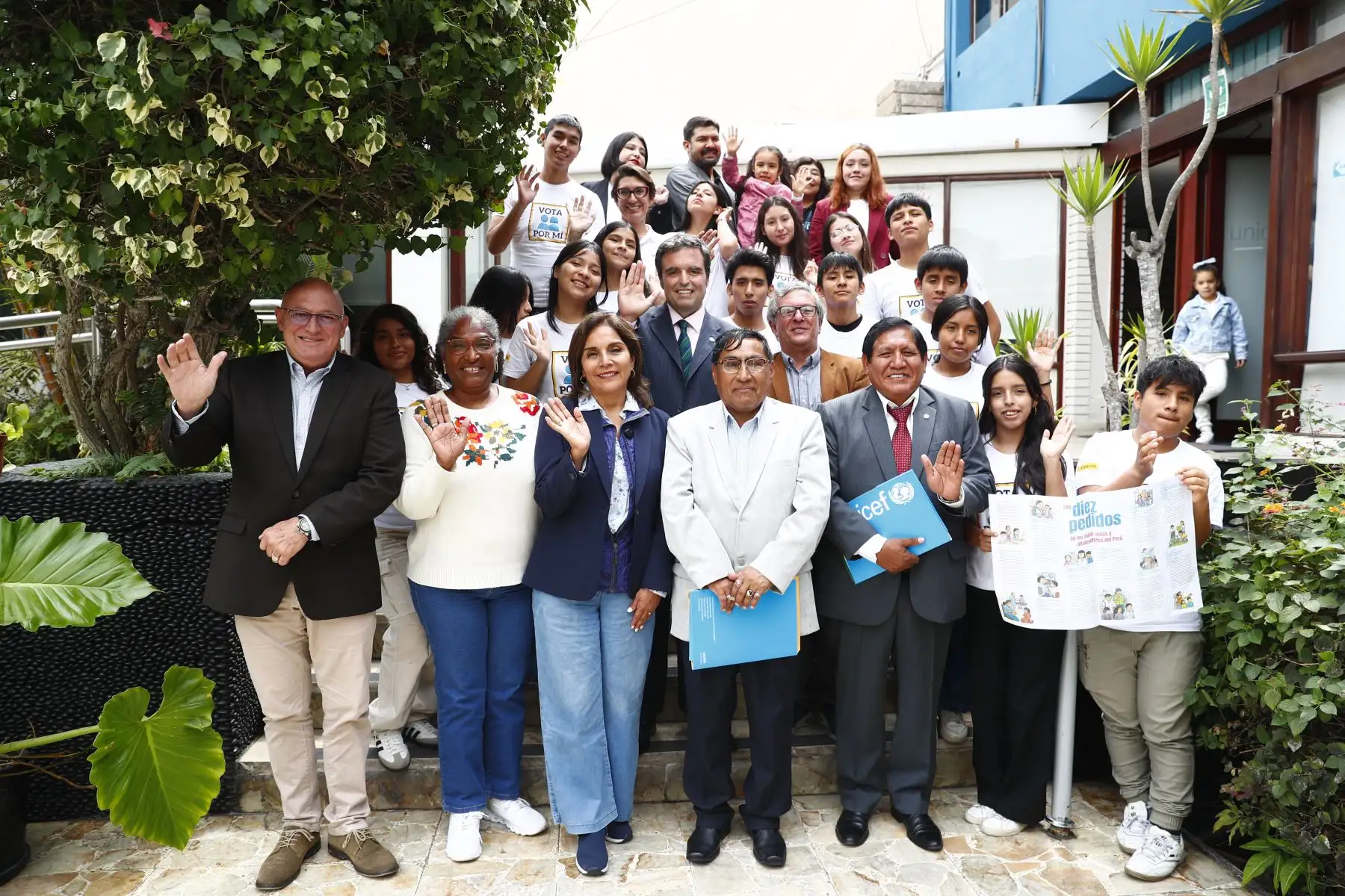 Los senadores más votados de seis agrupaciones políticas en las Elecciones Generales 2026 firmaron el Compromiso por la Infancia con UNICEF el sábado 20 de junio, junto con un grupo de adolescentes. El representante de UNICEF en el Perú será el garante para su cumplimiento. Foto: ANDINA/Daniel Bracamonte