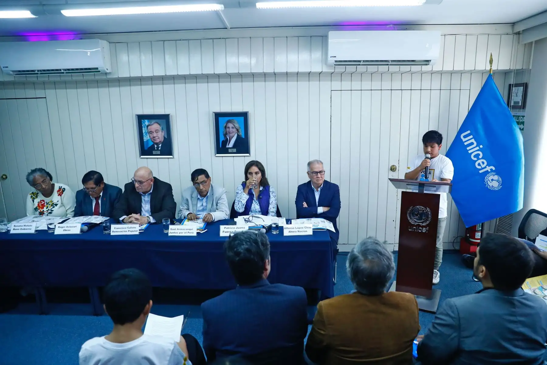 Los senadores más votados de seis agrupaciones políticas en las Elecciones Generales 2026 firmaron el Compromiso por la Infancia con UNICEF el sábado 20 de junio, junto con un grupo de adolescentes. El representante de UNICEF en el Perú será el garante para su cumplimiento. Foto: ANDINA/Daniel Bracamonte