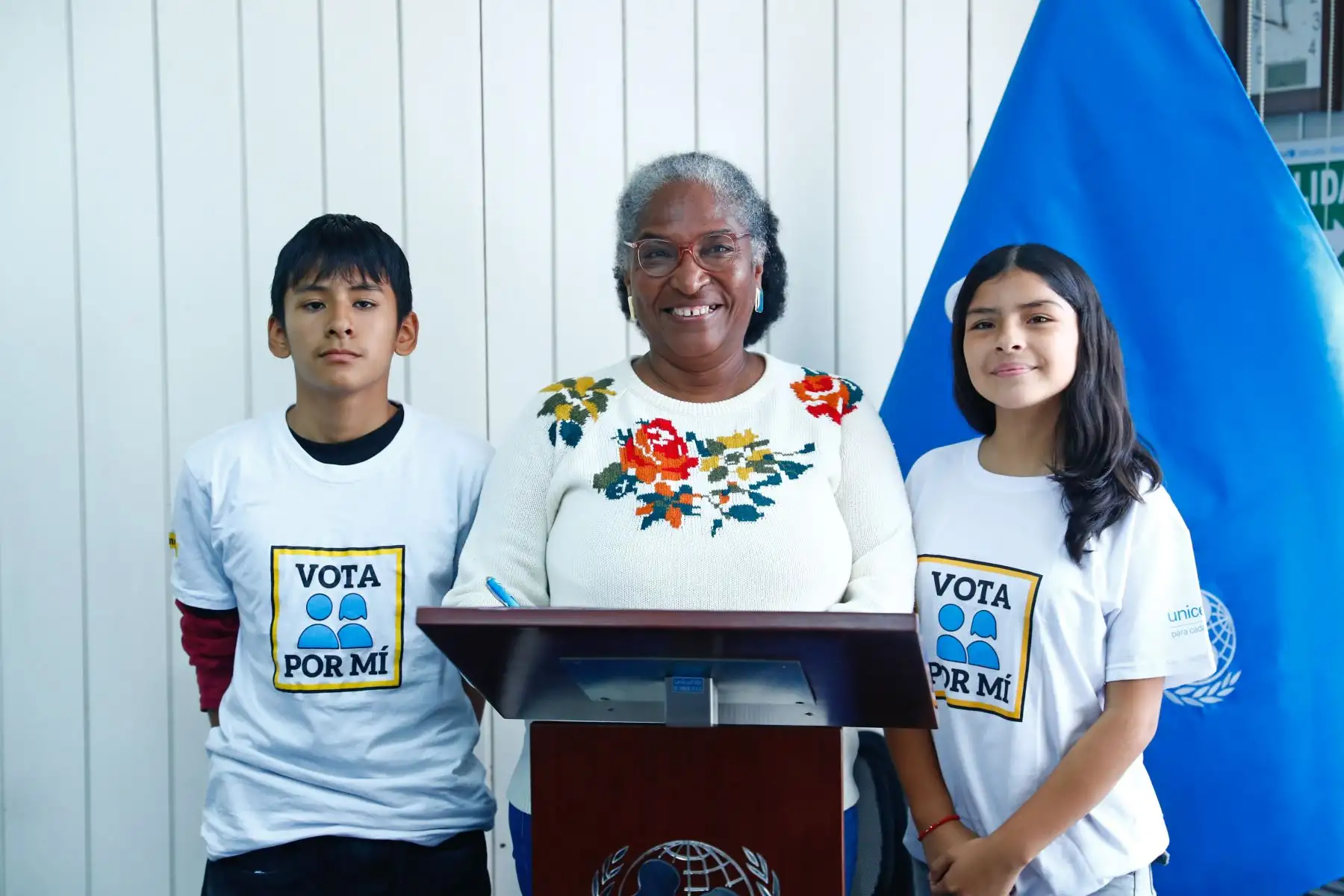 La senadora electa del Partido del Buen Gobierno, Susana Matute, participó en la firma del Compromiso por la Infancia con UNICEF, junto con un grupo de adolescentes. El representante de UNICEF en el Perú será el garante para su cumplimiento. Foto: ANDINA/Daniel Bracamonte