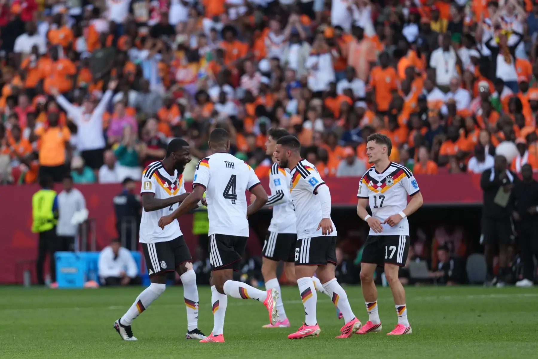 Deniz Undav de Alemania, celebra con sus compañeros tras marcar un gol durante el partido de la primera fase del Grupo E de la Copa Mundial de la FIFA 2026 entre Alemania y Costa de Marfil en el Estadio de Toronto (BMO Field) en Toronto, Ontario, Canadá.
Foto: AFP