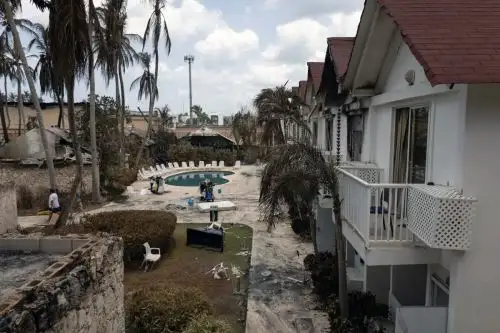 República Dominicana: escombros y estructuras calcinadas tras incendio en hotel turístico de Bayahibe