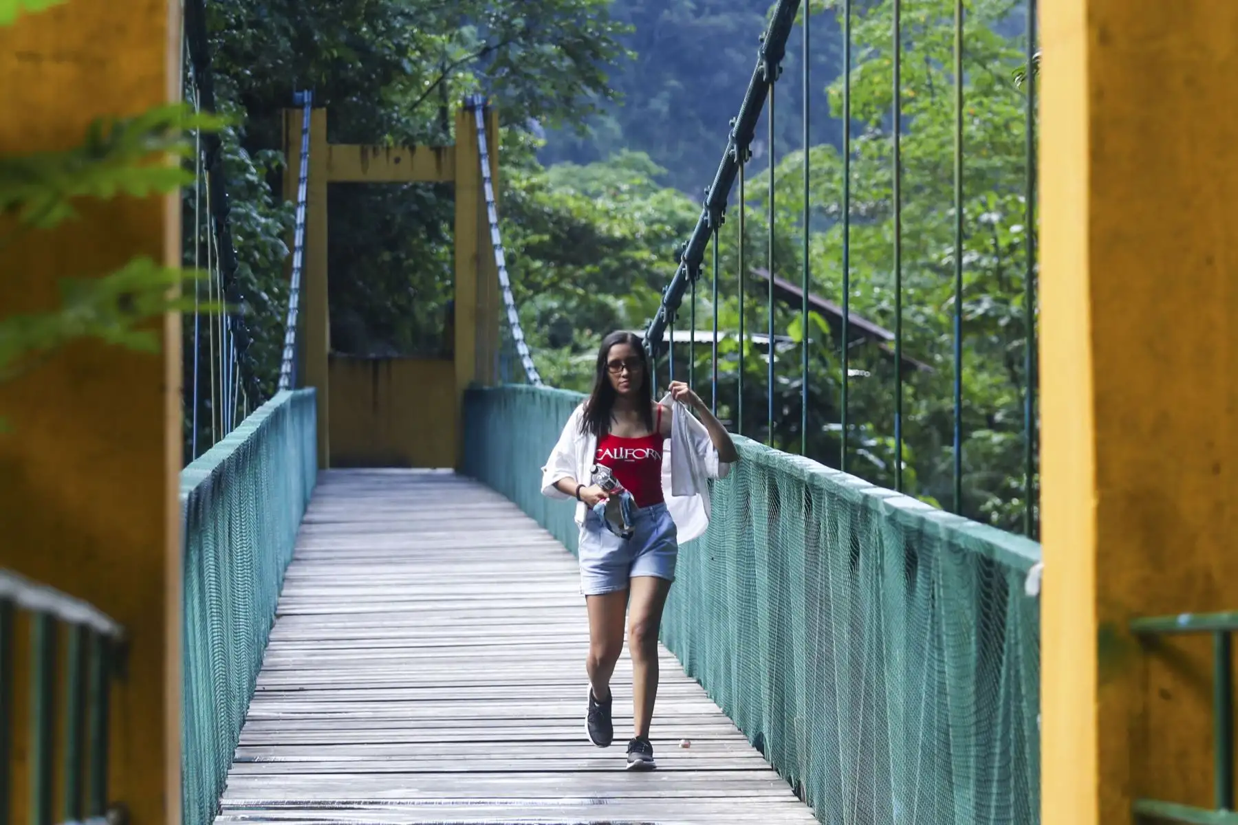 En el marco de XXIX Festividad San Juan Ucayalina, la Dirección de Comercio Exterior y Turimo de Ucayali nos presenta su nuevo atractivo turístico "La cascada Santa Rosa", proyecto en colaboración con las comunidades nativas de la zona y que ayudará a impulsar la economía local. Acompañado por la tradicional cascada, El velo de la novia, que forman parte de un circuito turístico infaltable por Ucayali. Foto: ANDINA/Ricardo Cuba