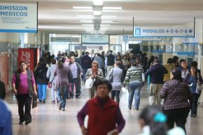 EsSalud activa plan para enfrentar crisis y evaluará declarar la institución en emergencia. Foto: ANDINA/archivo.