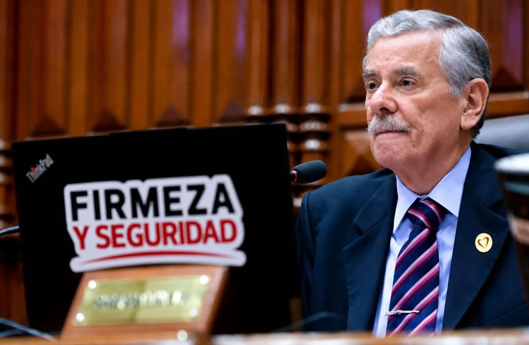 Congreso: Fernando Rospigliosi reitera defensa de los derechos de policías y militares