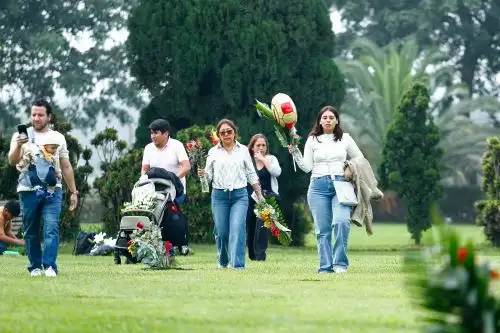 Día del Padre: peruanos acuden en familia al cementerio Campo Fe de Huachipa