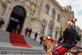 Regimiento de Caballería “Mariscal Domingo Nieto” realizó Cambio de Guardia a Caballo en Palacio en Gobierno.