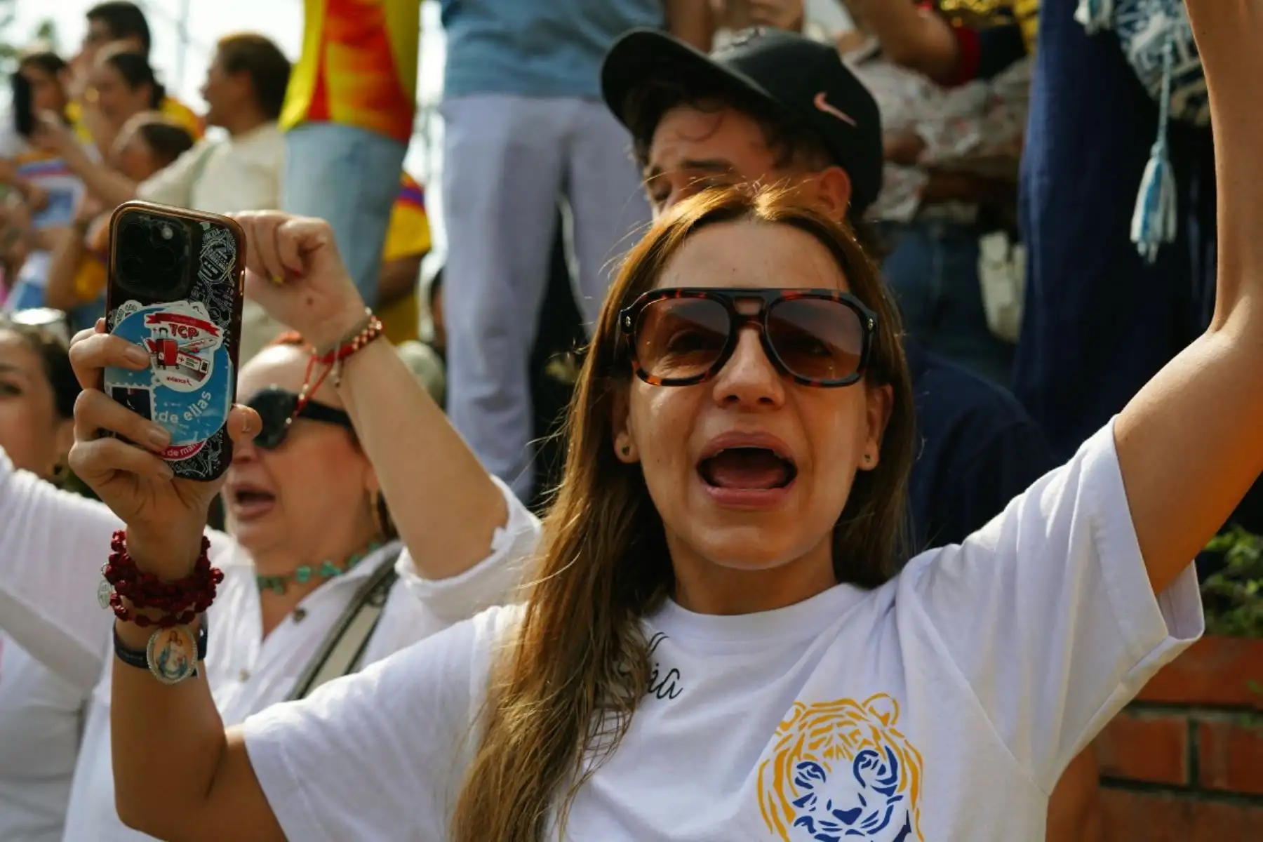 Un simpatizante del candidato presidencial colombiano Abelardo de la Espriella grita durante la segunda vuelta de las elecciones presidenciales en Barranquilla, Colombia, el 21 de junio de 2026. Foto: AFP