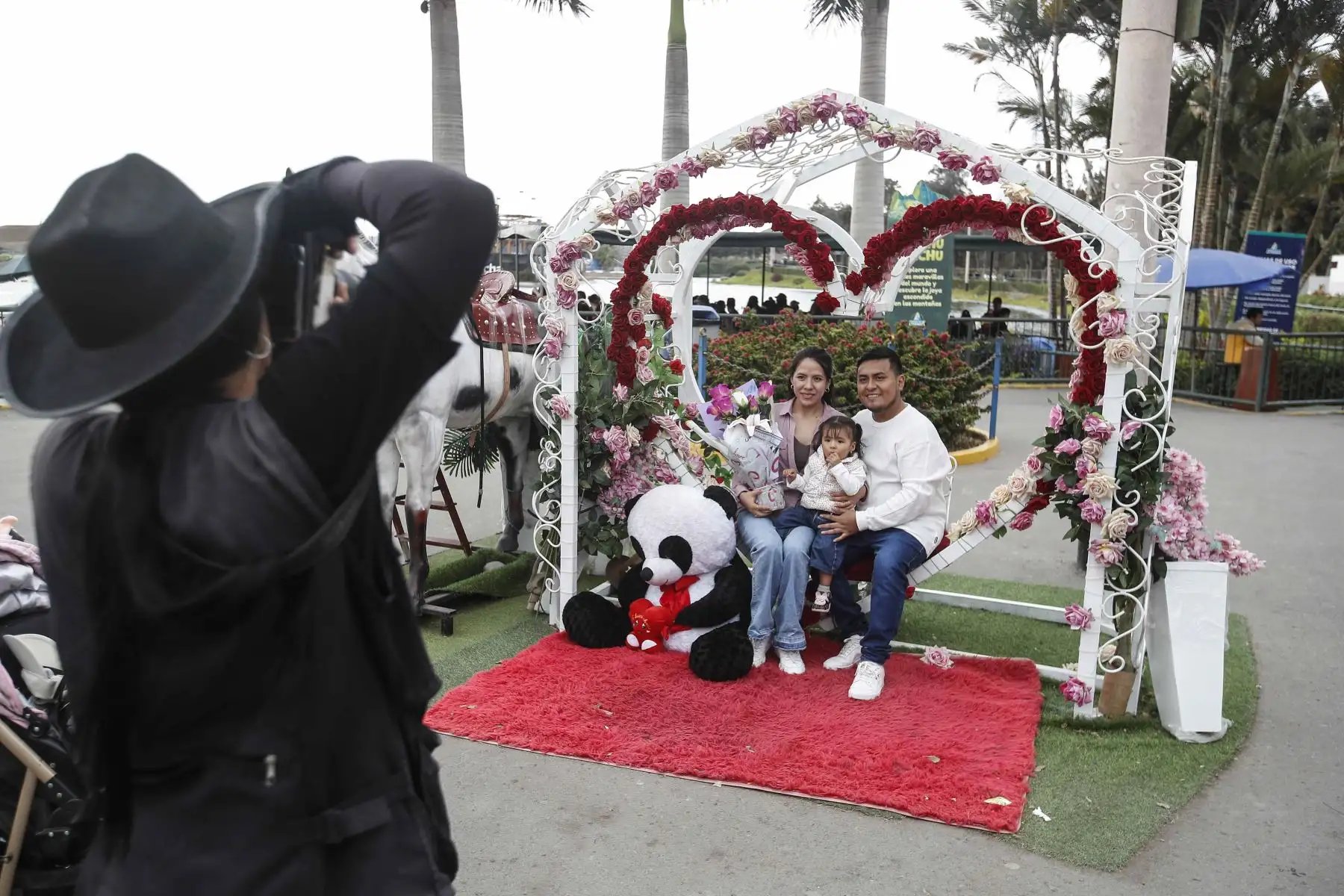 Familias limeñas celebran el Día del Padre en el Parque de las Leyendas en el distrito de San Miguel. Foto: ANDINA/Eddy Ramos