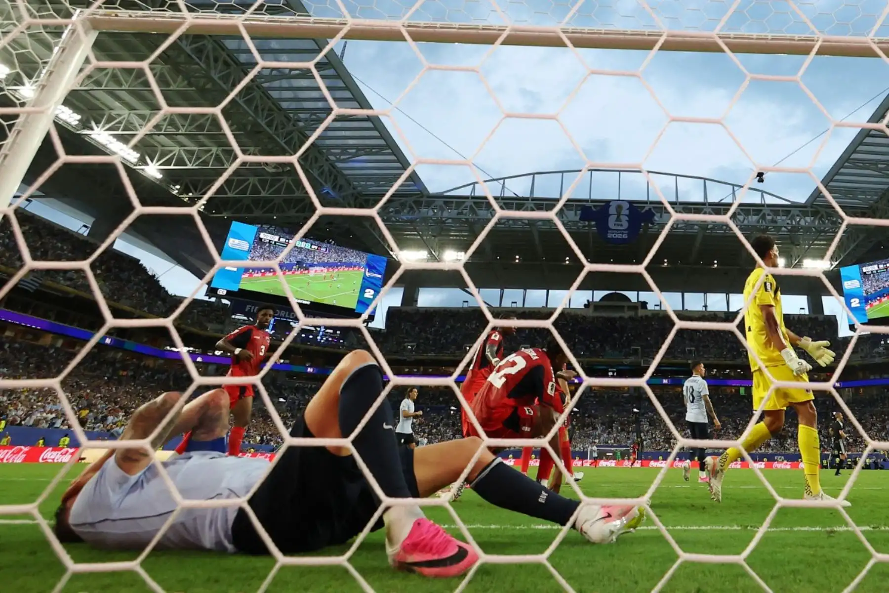 El centrocampista uruguayo #08 Federico Valverde reacciona a una oportunidad perdida durante el partido de fútbol del Grupo H de la Copa Mundial de 2026 entre Uruguay y Cabo Verde en el Miami Stadium en Miami Gardens el 21 de junio de 2026. (Foto de PATRICIA DE MELO MOREIRA / AFP)