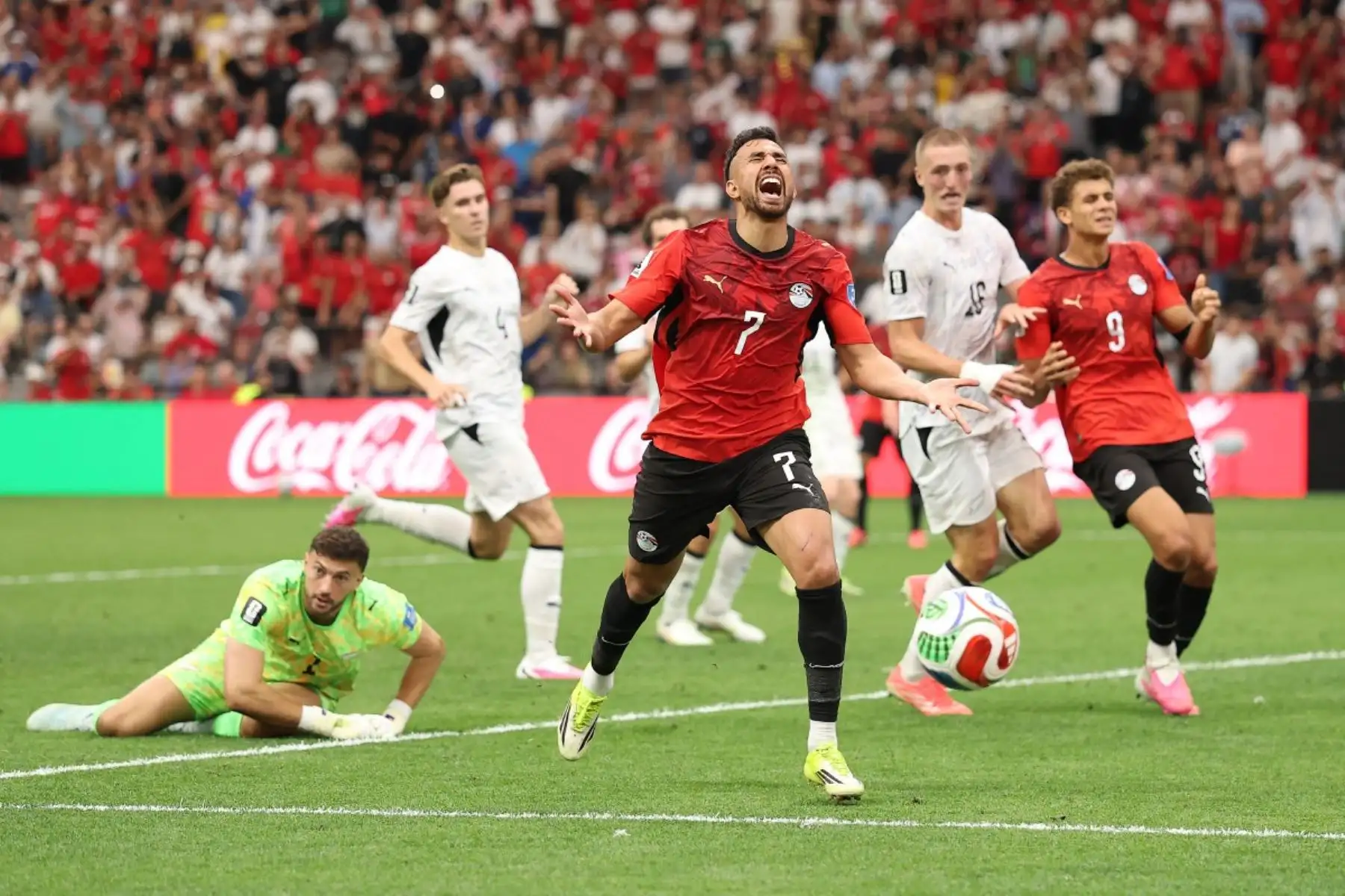 Trezeguet #7 de Egipto reacciona tras una oportunidad desperdiciada durante el partido del Grupo G de la Copa Mundial de la FIFA 2026 entre Nueva Zelanda y Egipto en el BC Place Vancouver el 21 de junio de 2026 en Vancouver, Columbia Británica. Foto: AFP