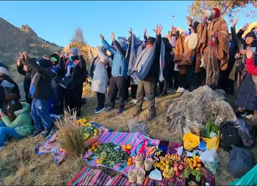 El Año Nuevo Andino es una de las celebraciones más tradicionales de Huancavelica. Cientos de peregrinos se congregan en lo alto d elos cerros para realizar rituales en honor a la pachamama.  ANDINA/Difusión