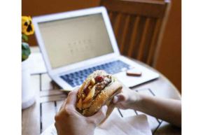 Una de las estrategias más efectivas para reducir los antojos es aumentar el consumo de proteínas en cada comida, sostiene especialista. Foto: ANDINA/Difusión