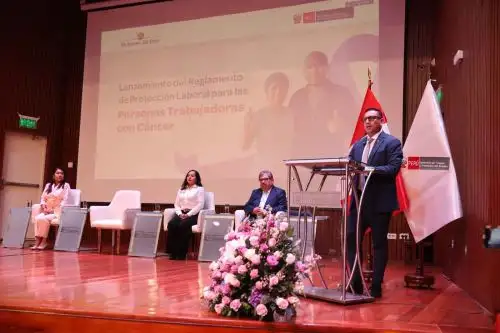 El MTPE expuso hoy los alcances de la norma que prohíbe despedir a trabajadores diagnosticados con cáncer.ANDINA/Difusión