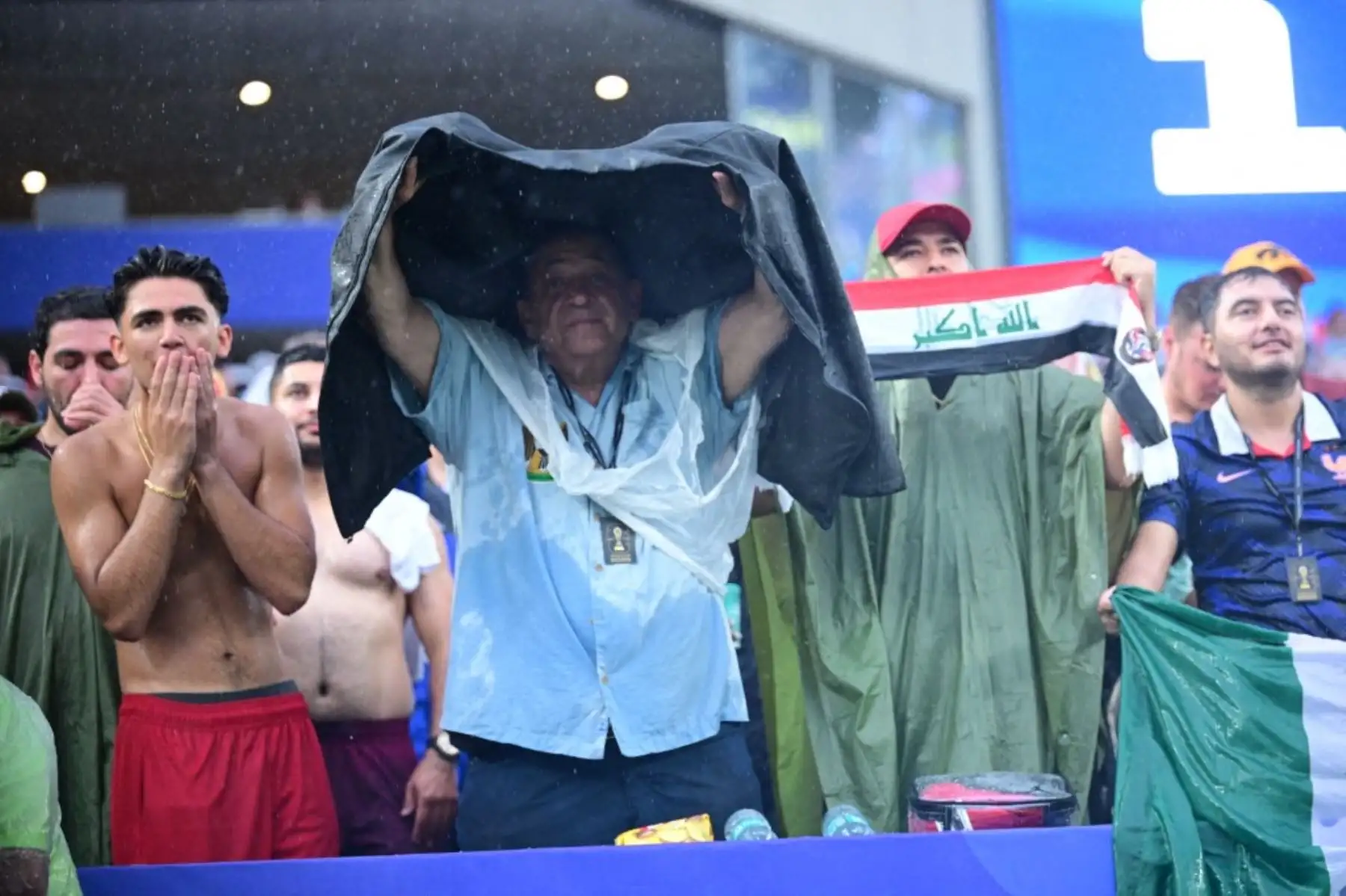 El partido entre Francia e Irak por el Grupo I del Mundial 2026 fue suspendido temporalmente al término del primer tiempo debido a una alerta de tormenta severa en Filadelfia. El conjunto francés vencía 1-0 con gol de Kylian Mbappé a los 16 minutos. Foto: ANDINA/AFP.