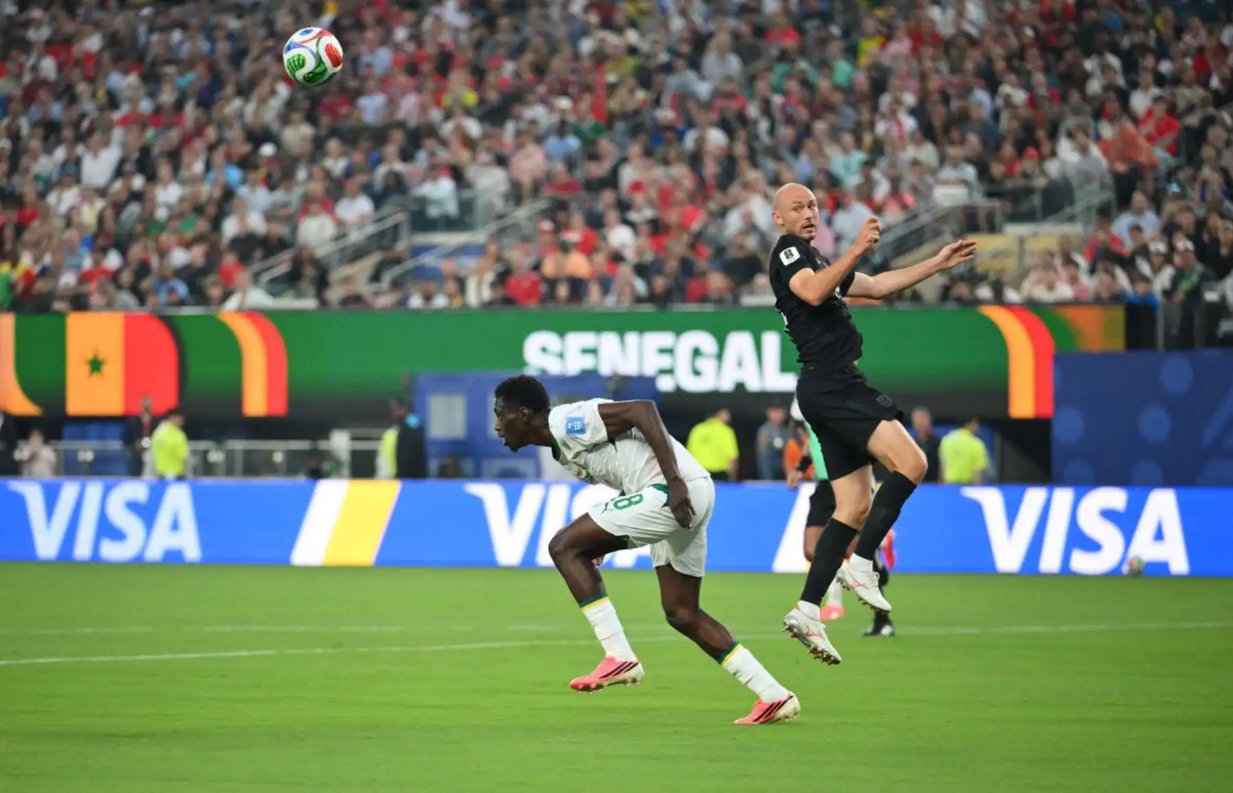 Noruega venció 3-2 a Senegal por el Grupo I del Mundial 2026 y aseguró su clasificación a los dieciseisavos de final. Erling Haaland volvió a ser la figura al marcar un doblete, mientras Marcus Pedersen completó la cuenta del conjunto escandinavo. Ismaïla Sarr anotó los dos goles senegaleses. Foto: ANDINA/AFP.