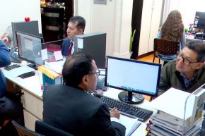 Trabajadores en plena labor de oficina. Foto: ANDINA/archivo.