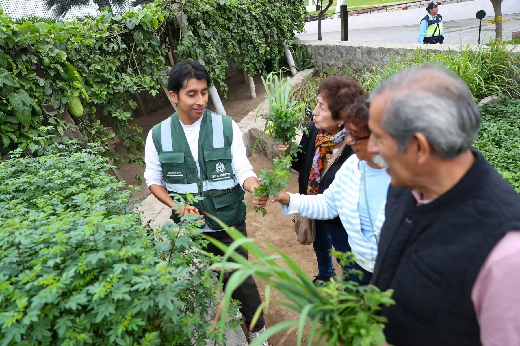 Los asistentes recibieron orientación sobre las prácticas agrícolas y el aprovechamiento responsable de los recursos naturales. Foto: ANDINA/Ricardo Cuba.