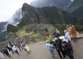 Machu Picchu, Sacsayhuamán y las fiestas jubilares de Cusco son los atractivos que cautivan a los miles de turistas extranjeros y nacionales que visitan esa región. ANDINA/Percy Hurtado Santillán
