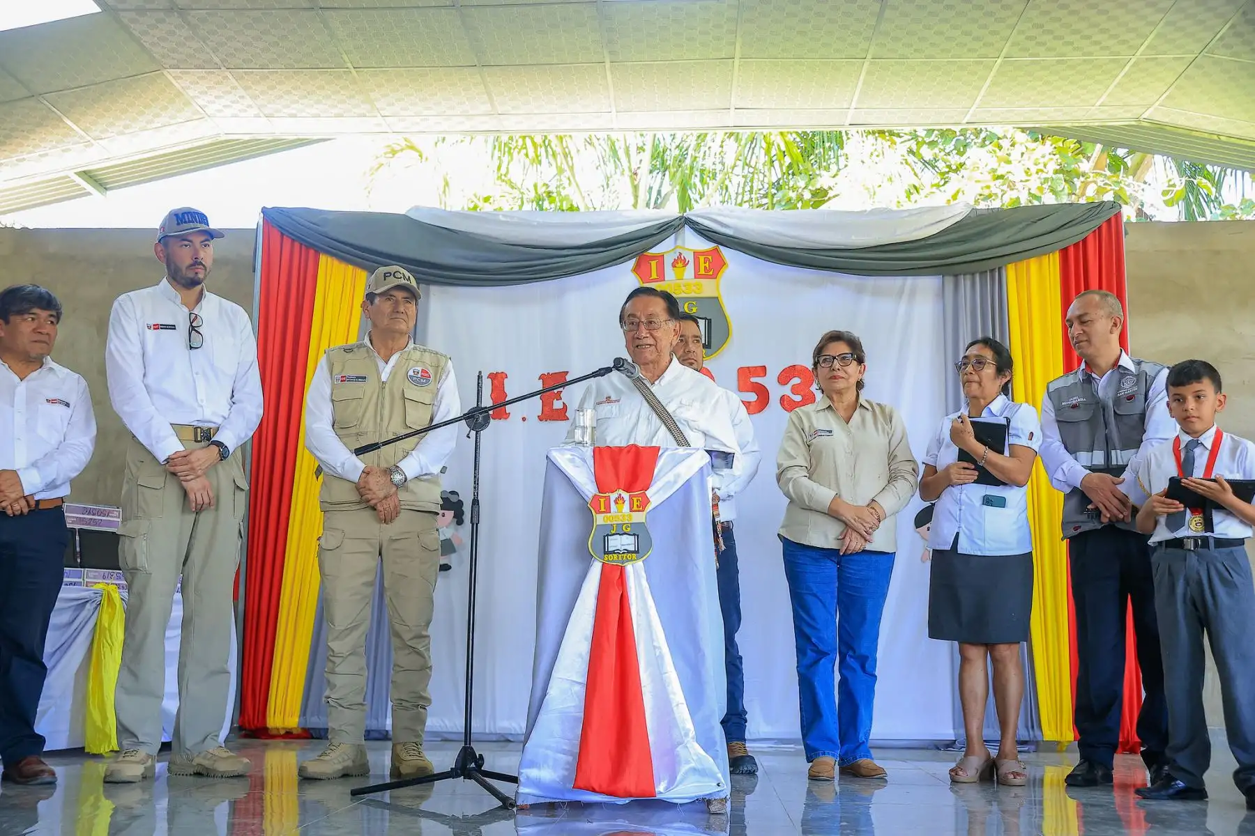 El presidente de la República del Perú, José María Balcázar, participó de la ceremonia de entrega de 292 tabletas electrónicas a estudiantes de la I.E. N.° 00533 "José Gálvez" en el distrito de Soritor, Moyobamba. Foto: Presidencia