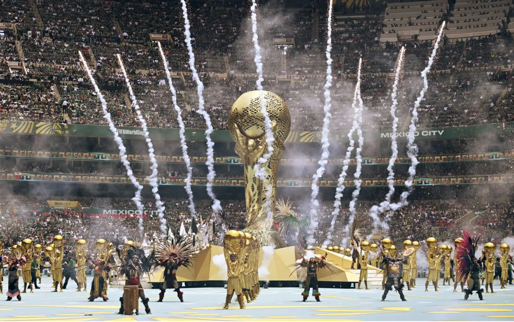 Artistas actúan durante la ceremonia de apertura previa al partido de fútbol del Grupo A de la Copa Mundial 2026 entre México y Sudáfrica en el Estadio de la Ciudad de México, el 11 de junio de 2026. Foto: AFP