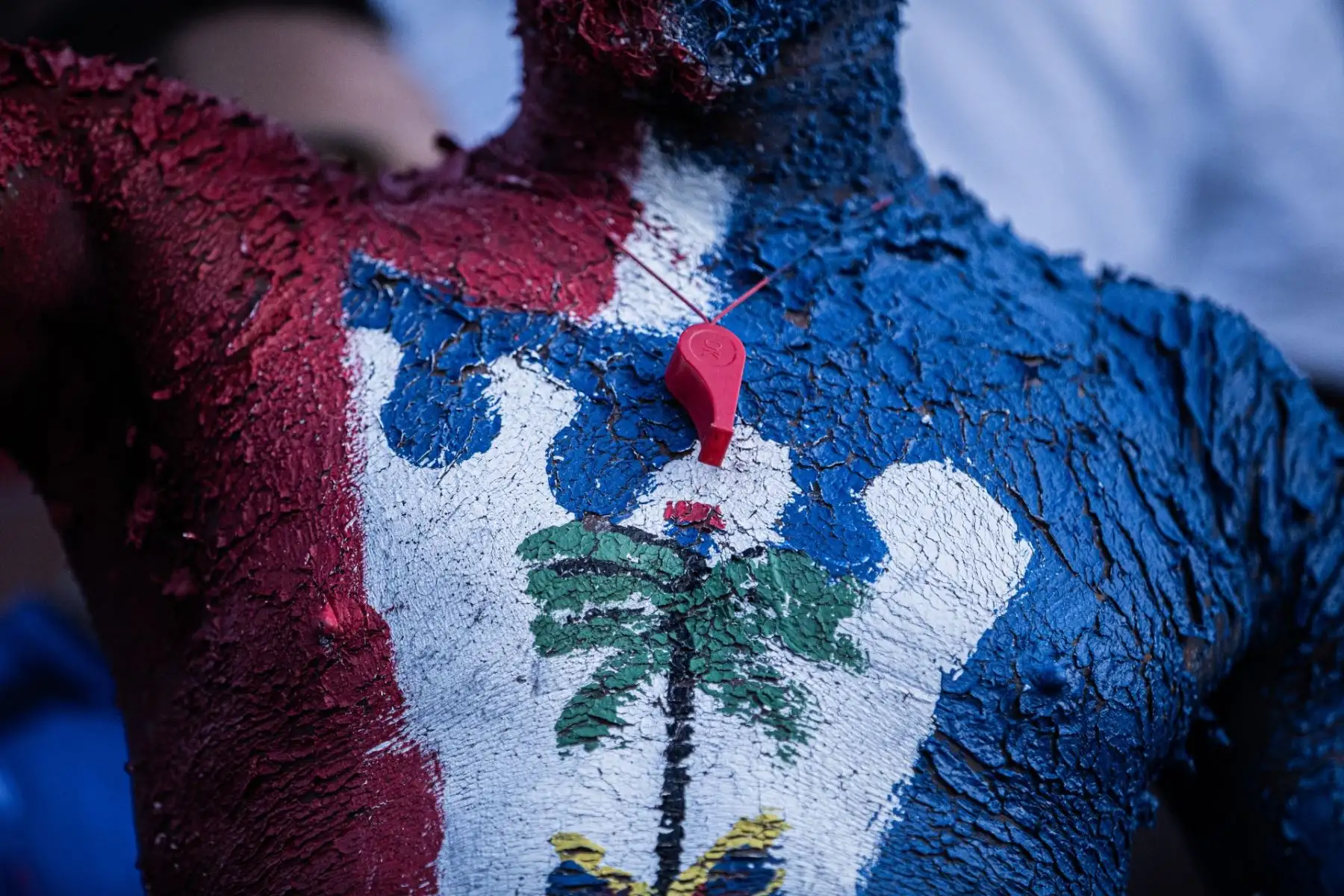 Aficionados haitianos presencian el partido de la Copa Mundial de la FIFA 2026 entre Haití y Escocia, en Pétion-ville, Puerto Príncipe, Haití, el 13 de junio de 2026. Foto: AFP