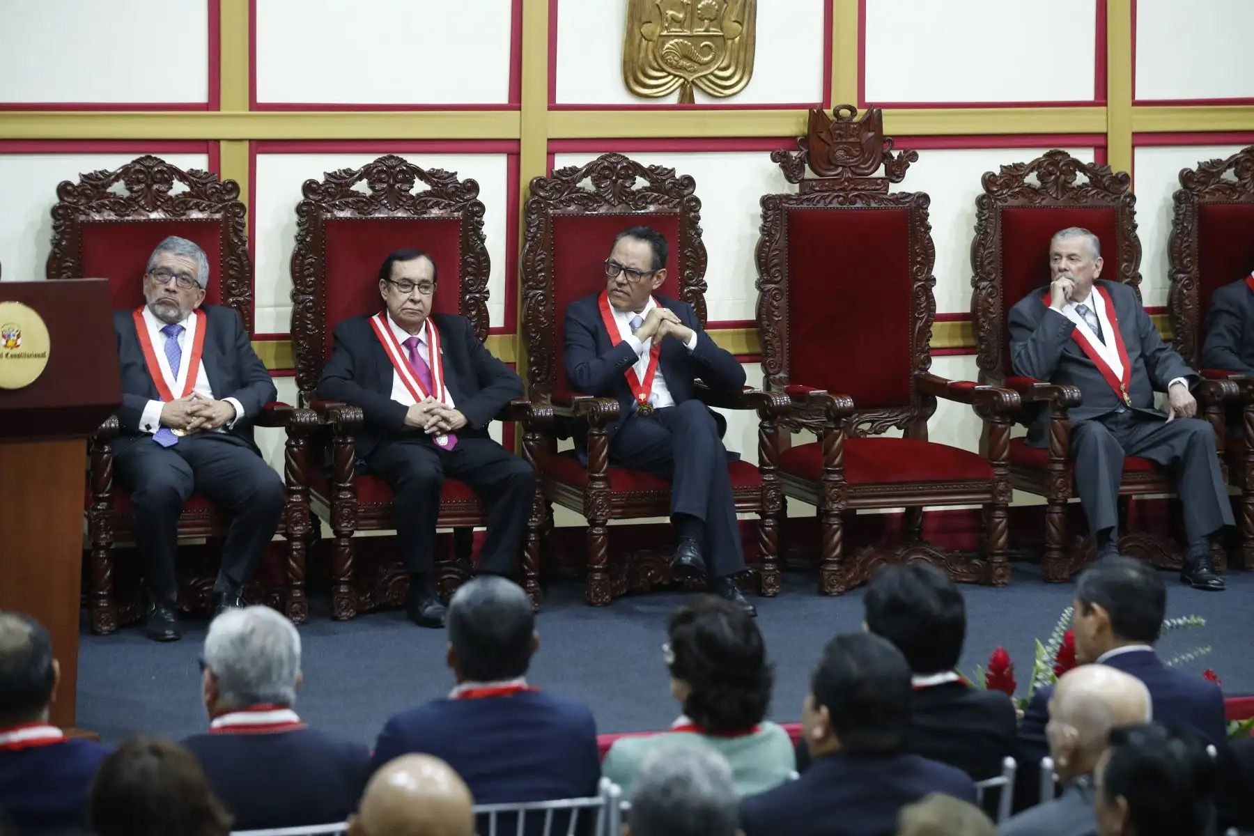 El presidente de la República, José María Balcázar, participó en la ceremonia conmemorativa por el 30.º aniversario del Tribunal Constitucional, junto con el titular de la institución, Helder Domínguez Haro, magistrados y otras autoridades. Foto: ANDINA/Eddy Ramos.