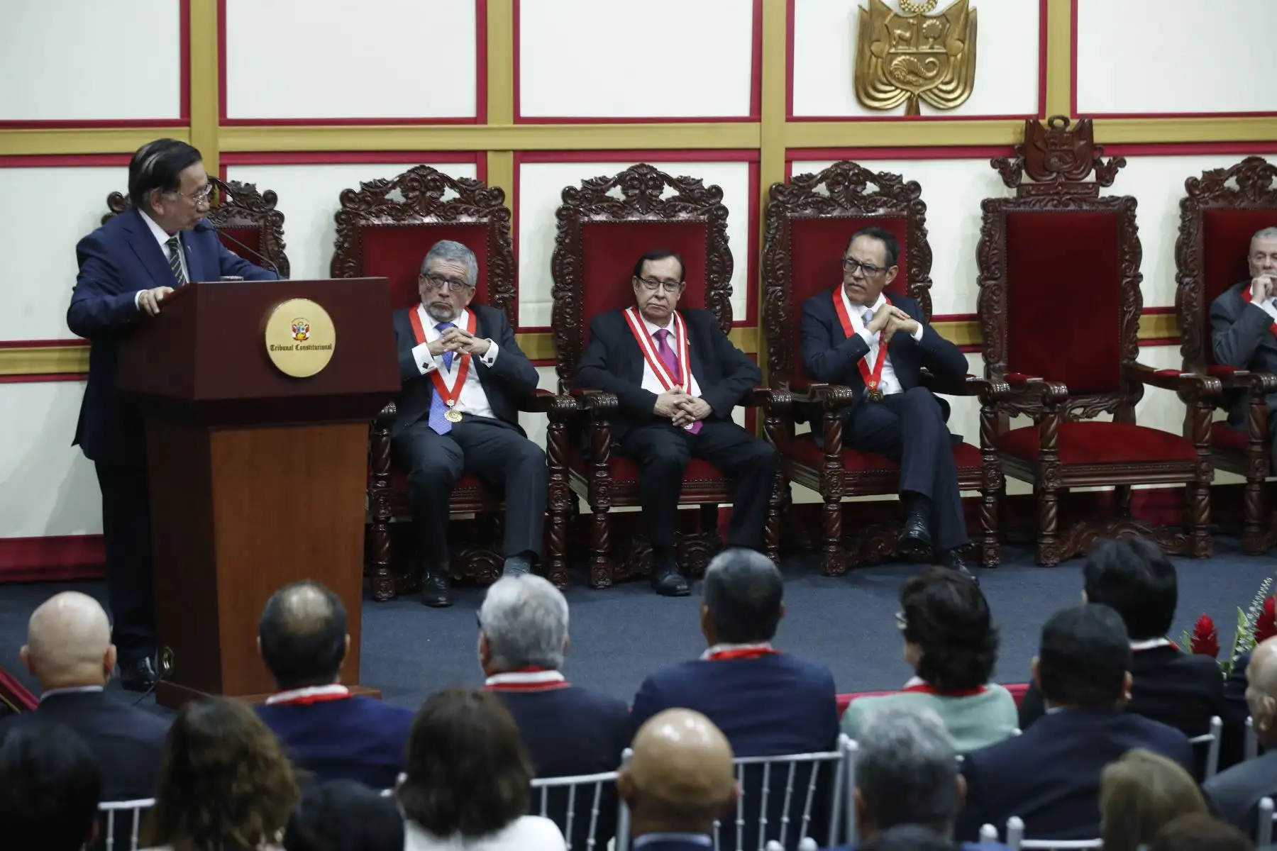 El presidente de la República, José María Balcázar, participó en la ceremonia conmemorativa por el 30.º aniversario del Tribunal Constitucional, junto con el titular de la institución, Helder Domínguez Haro, magistrados y otras autoridades. Foto: ANDINA/Eddy Ramos.