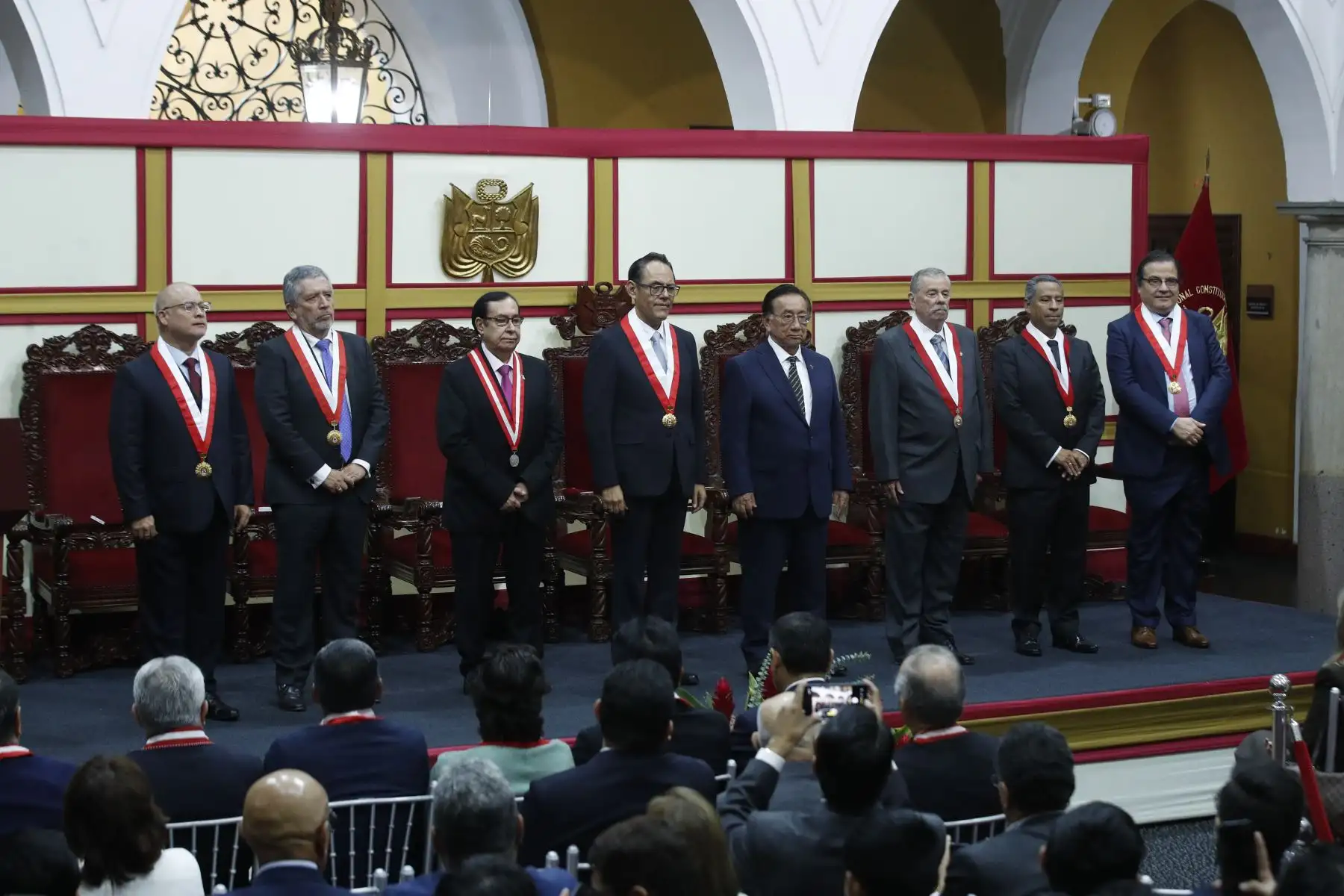 El presidente de la República, José María Balcázar, participó en la ceremonia conmemorativa por el 30.º aniversario del Tribunal Constitucional, junto con el titular de la institución, Helder Domínguez Haro, magistrados y otras autoridades. Foto: ANDINA/Eddy Ramos.