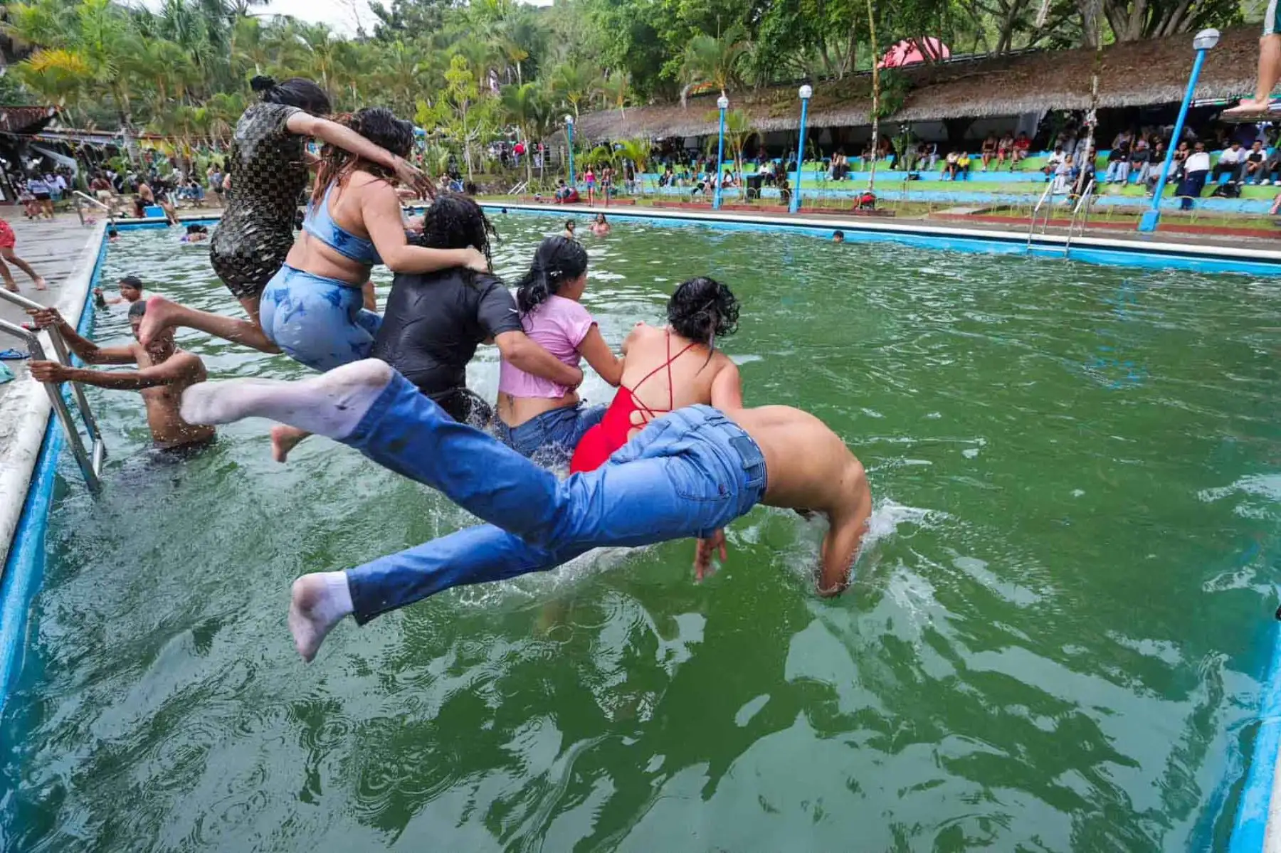 Ubicado a solo cinco kilómetros de la ciudad, este atractivo turístico recibe diariamente a visitantes que disfrutan de sus aguas termales, cuyas temperaturas oscilan entre los 32 y 40 grados centígrados y son reconocidas por sus propiedades medicinales. Foto: ANDINA/ Carlos Américo Lezama Villantoy