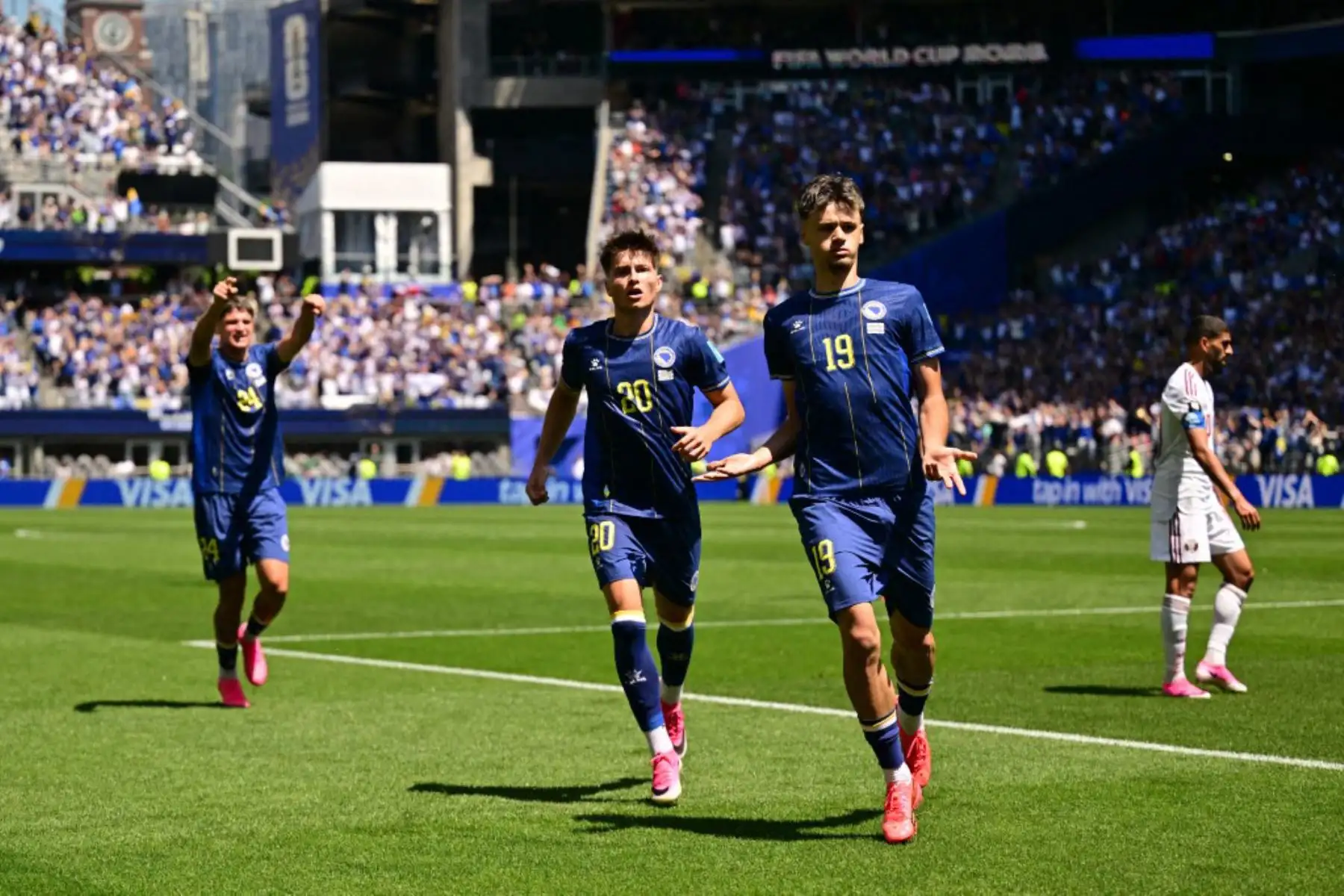 Kerim Alajbegovic, de Bosnia y Herzegovina, celebra tras marcar un gol durante el partido de fútbol entre Bosnia y Herzegovina y Catar, el miércoles 24 de junio de 2026 en Seattle, tercer y último día de la fase de grupos del Grupo B de la Copa Mundial de la FIFA 2026. Foto: ANDINA/  AFP