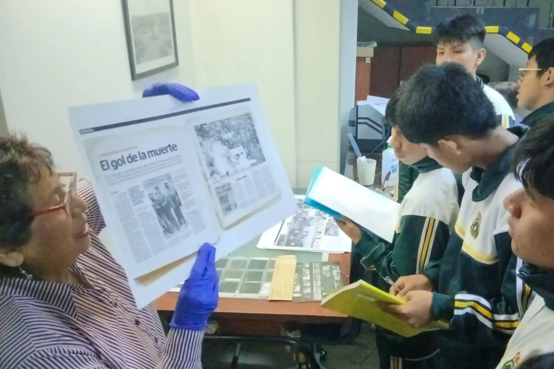 Un total de 147 estudiantes y siete docentes de la Institución Educativa N.° 171-1 Juan Velasco Alvarado, de San Juan de Lurigancho, visitaron el Museo Gráfico de Editora Perú, donde conocieron la historia del Diario Oficial El Peruano, la evolución de sus sistemas de impresión y la importancia de preservar la memoria documental del país. Foto: ANDINA/John Mendoza Zurita