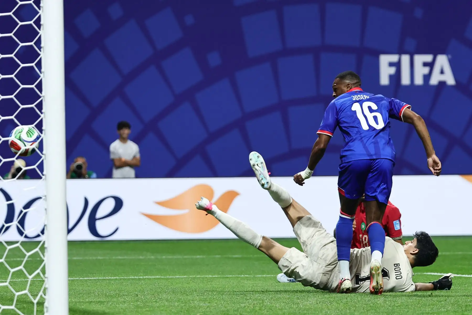 Lenny Joseph de Haití anota el gol del 0-1 durante el partido de la fase de grupos de la Copa Mundial de la FIFA 2026 entre Marruecos y Haití, en Atlanta, Georgia, EE. UU. 
Foto: ANDINA/EFE