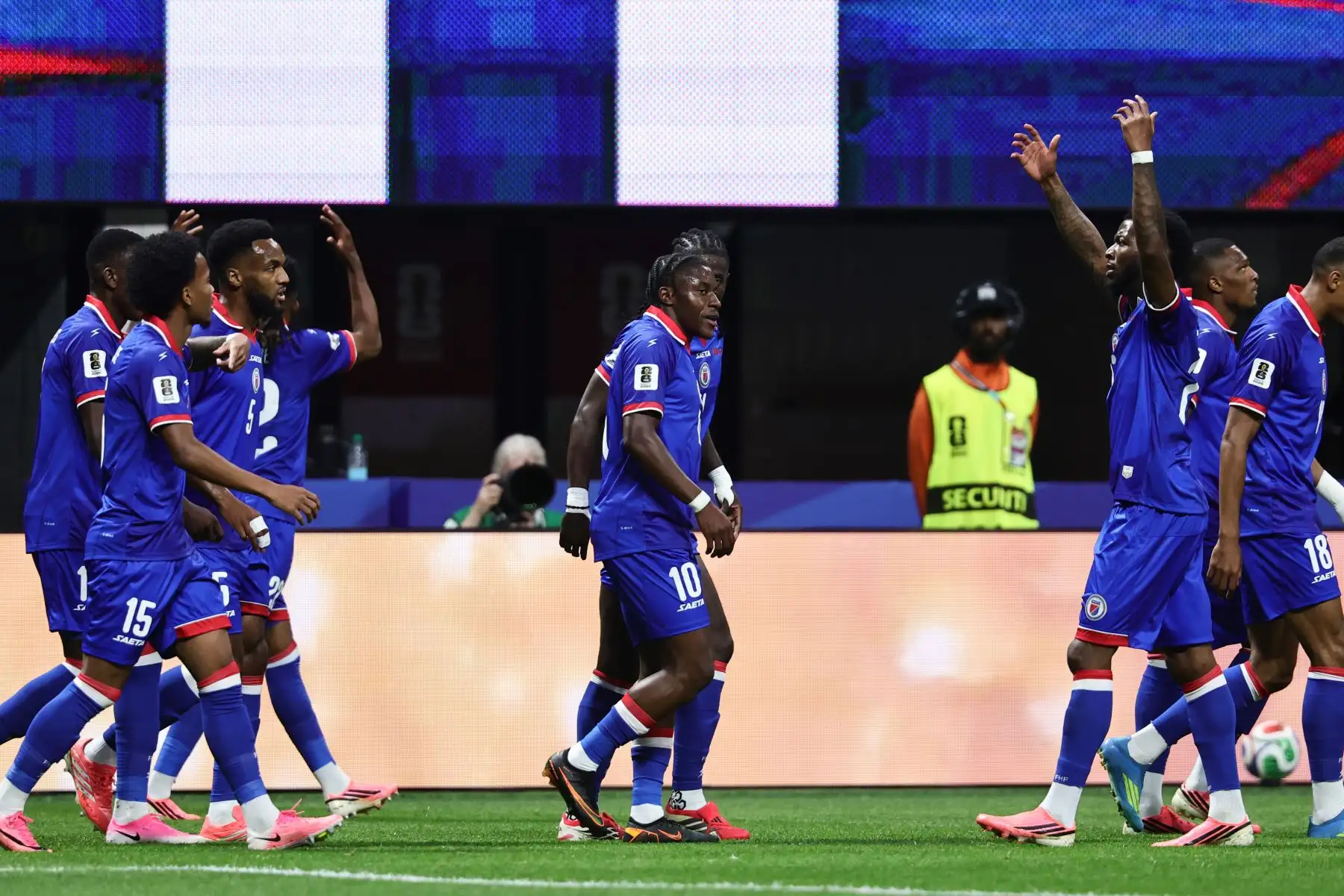 Jugadores de Haití celebran tras marcar el gol del 0-1 durante el partido de la fase de grupos de la Copa Mundial de la FIFA 2026 entre Marruecos y Haití, en Atlanta, Georgia, EE. UU.
Foto: ANDINA/EFE
