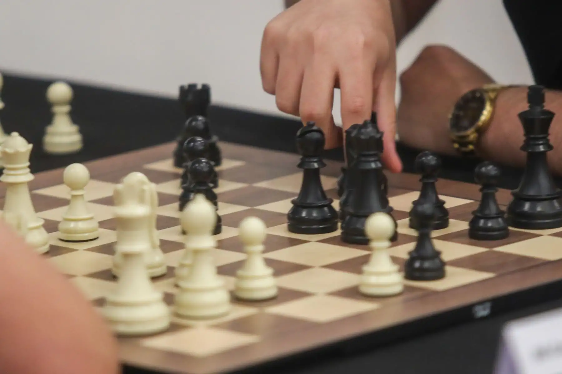 Récord en marcha: El ambiente en la sede principal refleja la intensidad de la competencia, donde jugadores de diversos países buscan establecer un nuevo registro en los récords Guinness.

Foto: ANDINA/Ricardo Cuba