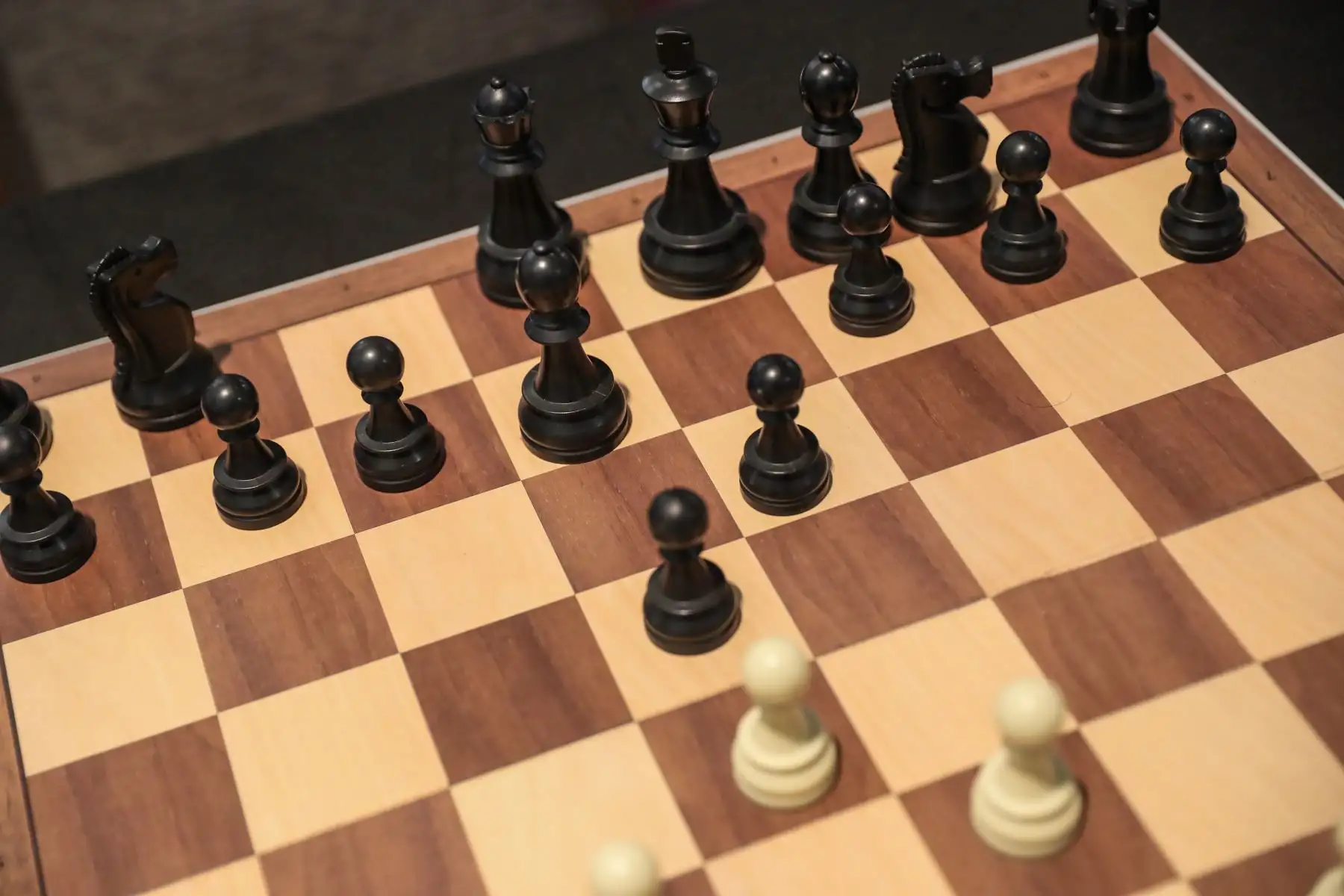 Mirada al tablero: Cada pieza cuenta en el World Chess Marathon 2026. El nivel de competencia es sumamente elevado, reflejando la preparación de cada uno de los delegados internacionales.oto: ANDINA/Ricardo Cuba