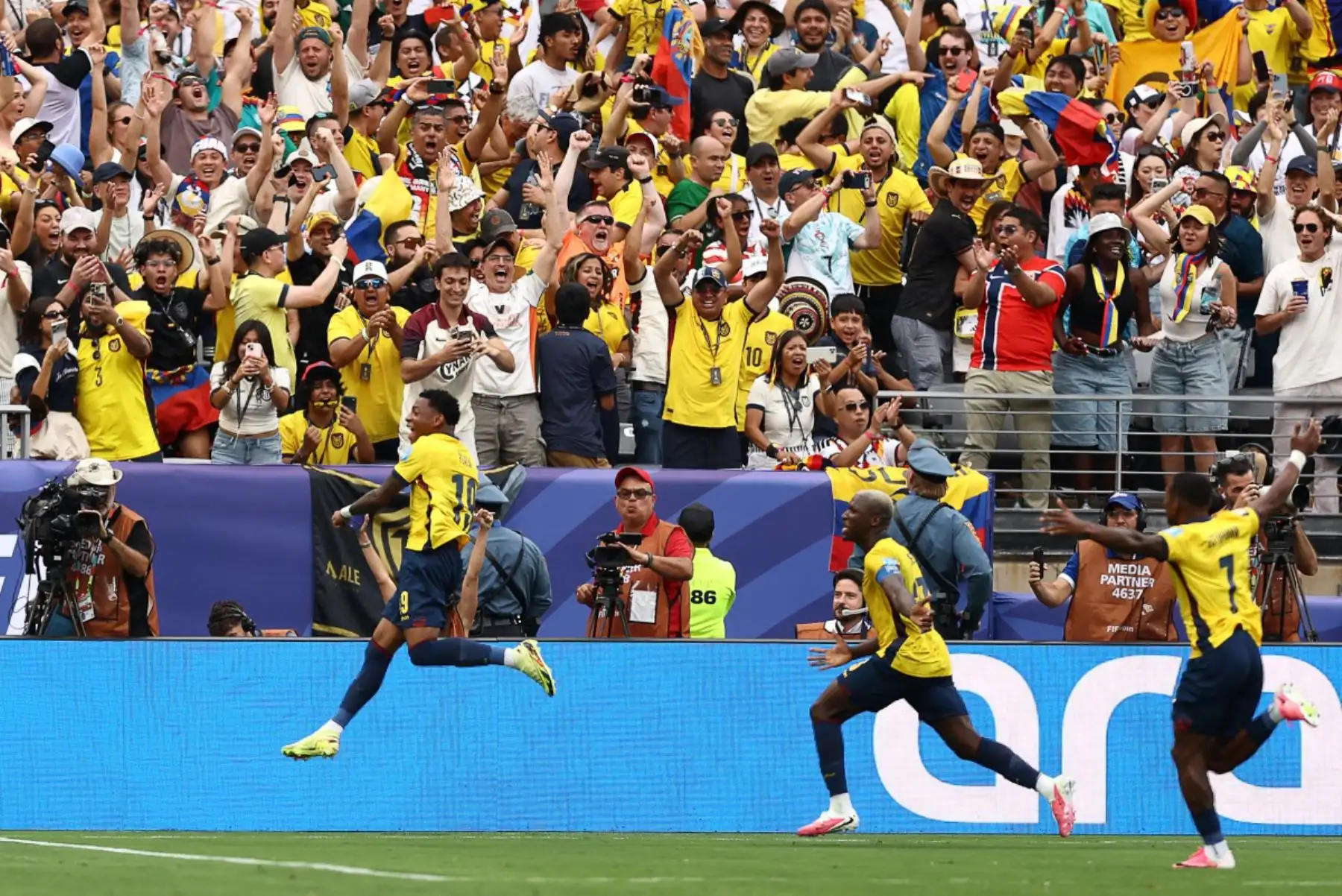 El centrocampista ecuatoriano, Gonzalo Plata, celebra el segundo gol de su equipo durante el partido de fútbol del Grupo E del Mundial 2026 entre Ecuador y Alemania en el estadio New York/New Jersey. 
Foto: ANDINA/AFP