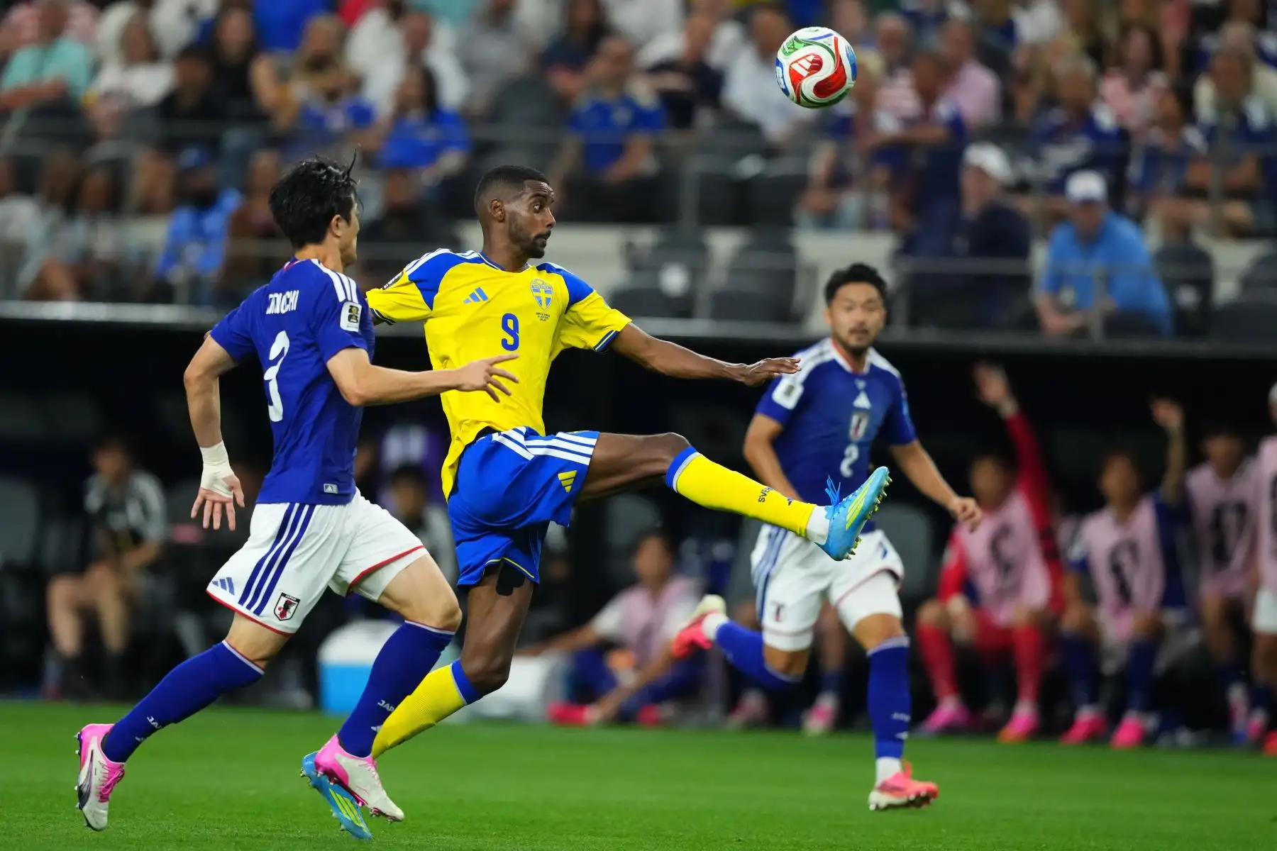 Alexander Isak de Suecia en acción durante el partido de la fase de grupos de la Copa Mundial de la FIFA 2026 entre Japón y Suecia, en Dallas, Texas, EE. UU. Foto: ANDINA/EFE