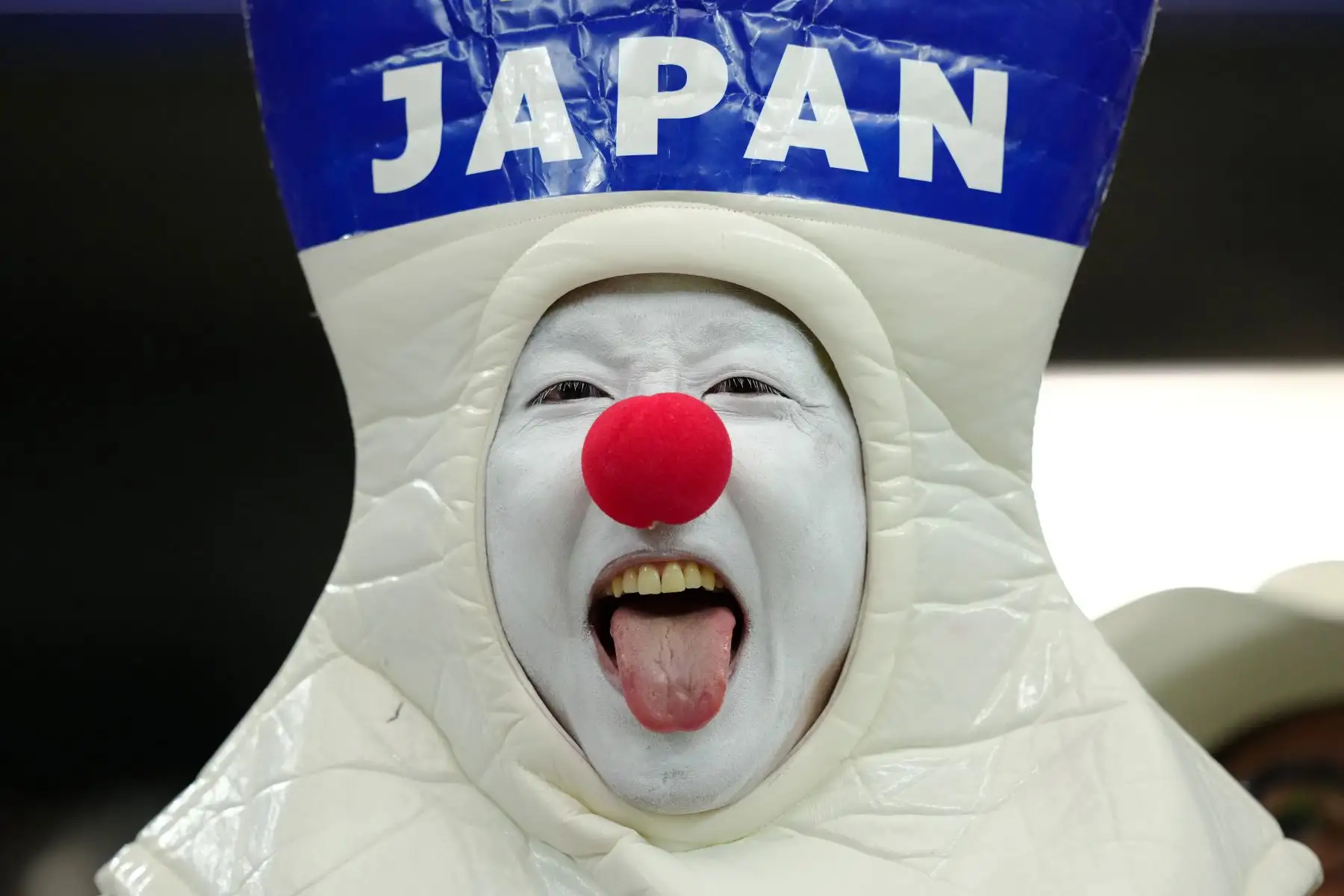 Un seguidor de Japón anima antes del partido de la fase de grupos de la Copa Mundial de la FIFA 2026 entre Japón y Suecia, en Dallas, Texas, EE. UU. Foto: ANDINA/EFE