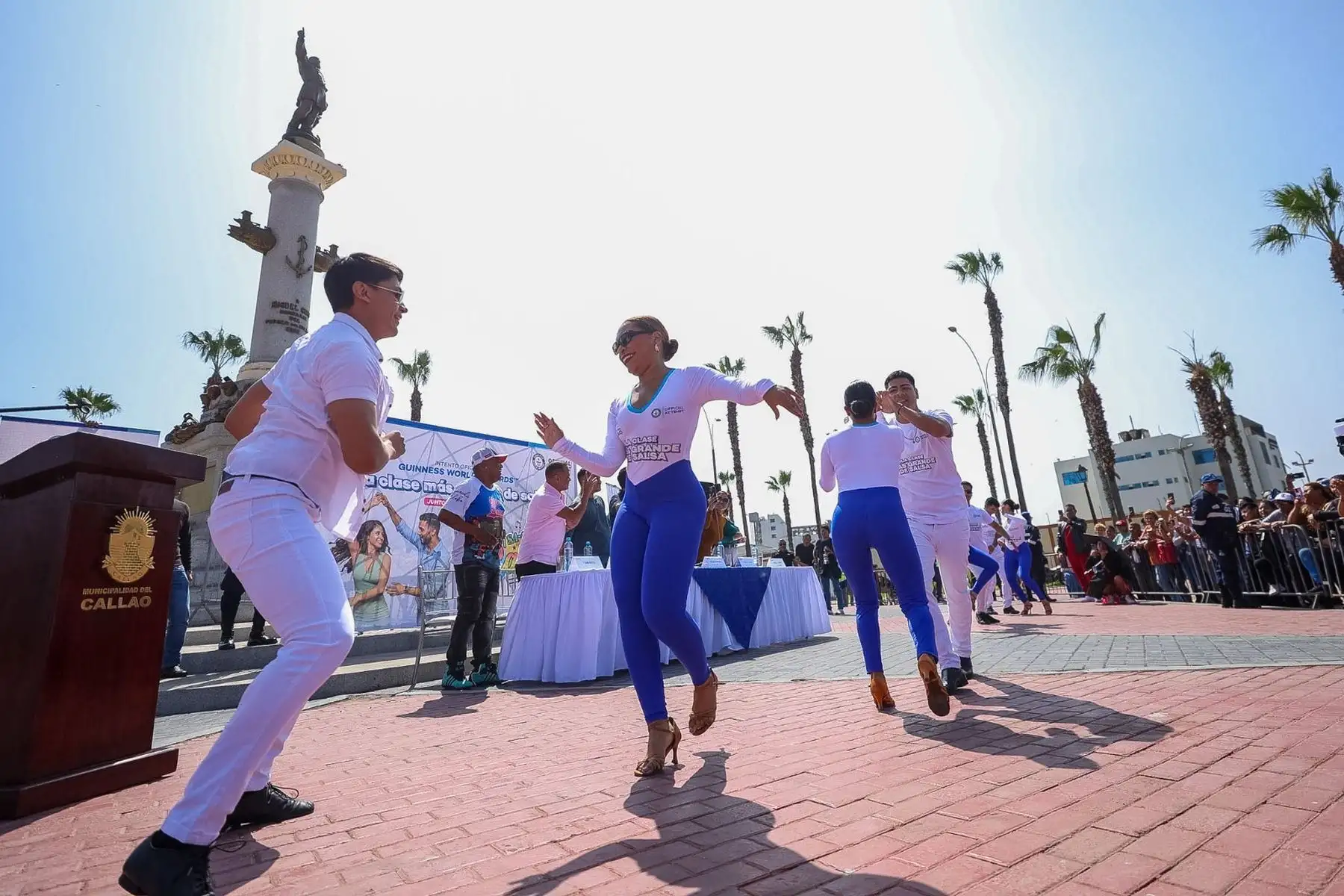 Callao aspira a batir récord mundial con la clase de salsa más grande