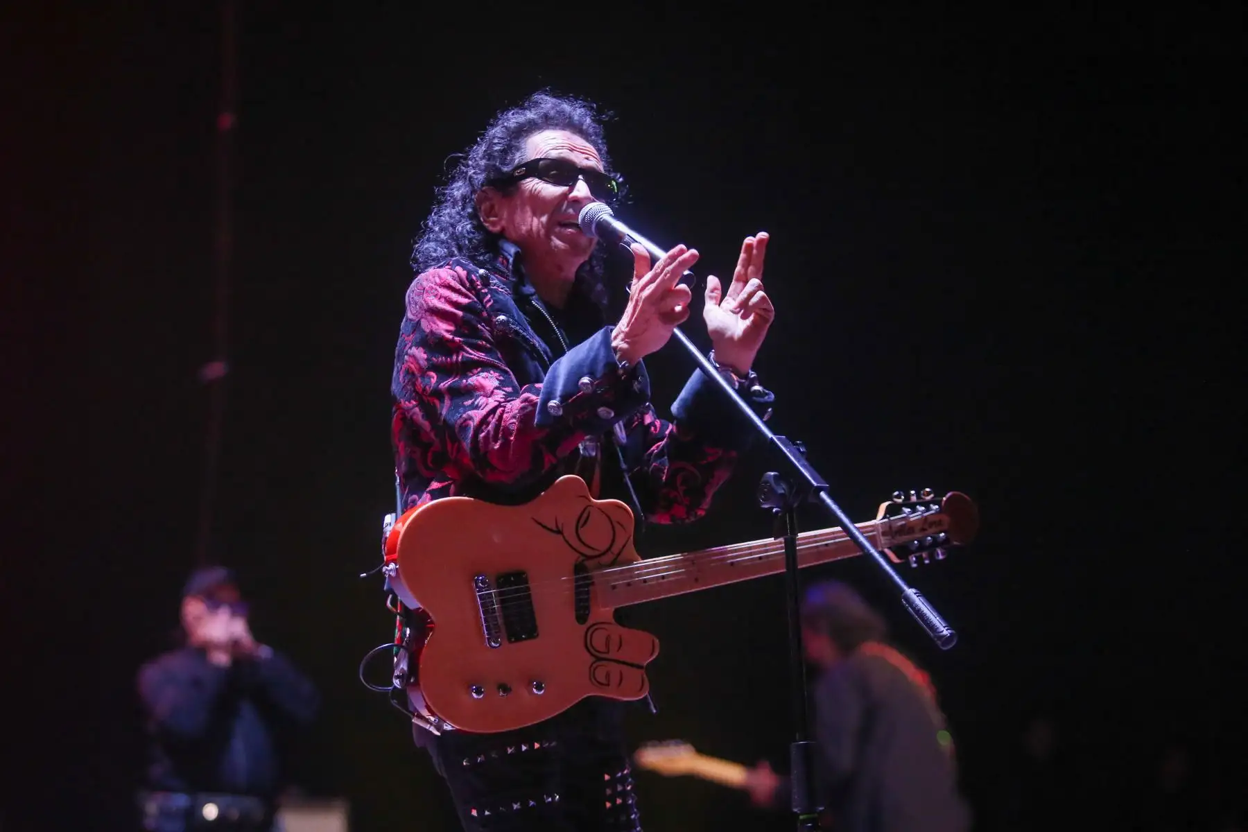Con una ejecución impecable y guitarras potentes, los músicos de Aliados demostraron por qué son una de las bandas más respetadas del circuito. Su presentación sirvió como el preámbulo perfecto para la fiesta de aniversario de El Tri de México. Foto: ANDINA/Ricardo Cuba