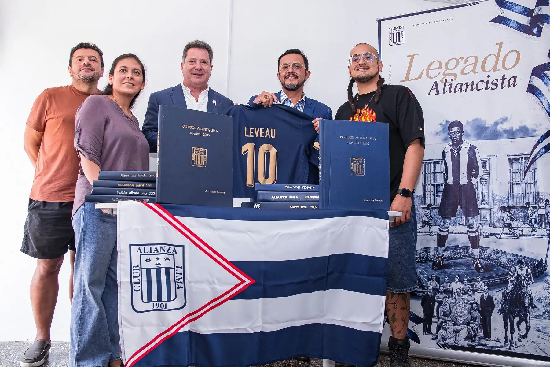 Alianza Lima honra la memoria del historiador Armando Leveau